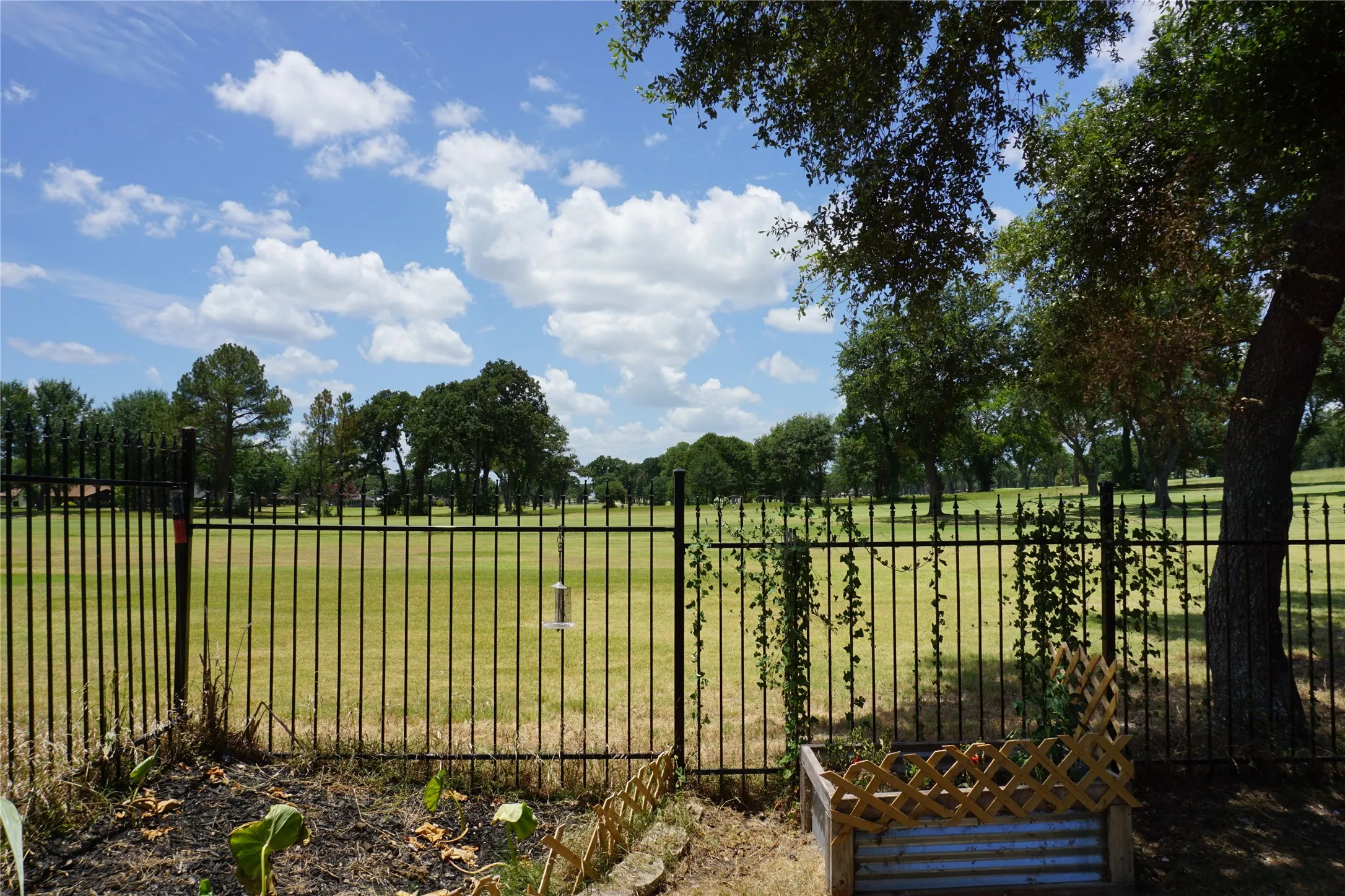 Single Family Residence For Sale in Kaufman County , 10808 Jeanell Drive, Kemp, Texas 75143, 3 Bedroom, 2 Bathroom, 2 Garage spaces, 1,446 Sqft, built in 1978, mls#21323118, Real Estate Agent in Kemp, Homes For Sale in Kaufman county, Homes For Sale in Kemp, Realtor in Kemp Texas, Real Estate Brokerage Independent Realty Texas, Luminita Cordes Realtor