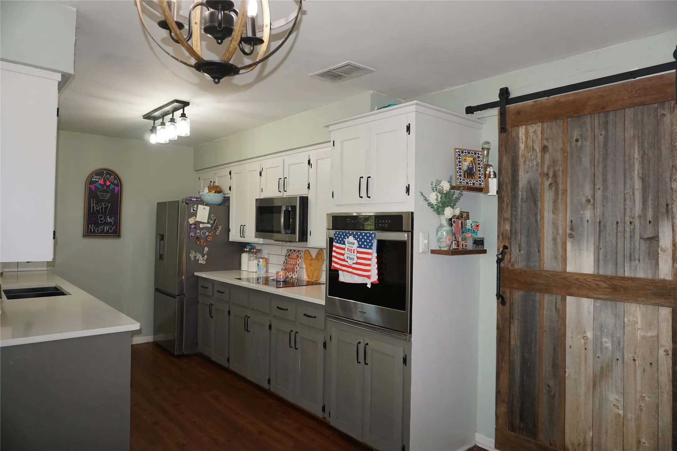 Single Family Residence For Sale in Kaufman County , 10808 Jeanell Drive, Kemp, Texas 75143, 3 Bedroom, 2 Bathroom, 2 Garage spaces, 1,446 Sqft, built in 1978, mls#21323118, Real Estate Agent in Kemp, Homes For Sale in Kaufman county, Homes For Sale in Kemp, Realtor in Kemp Texas, Real Estate Brokerage Independent Realty Texas, Luminita Cordes Realtor