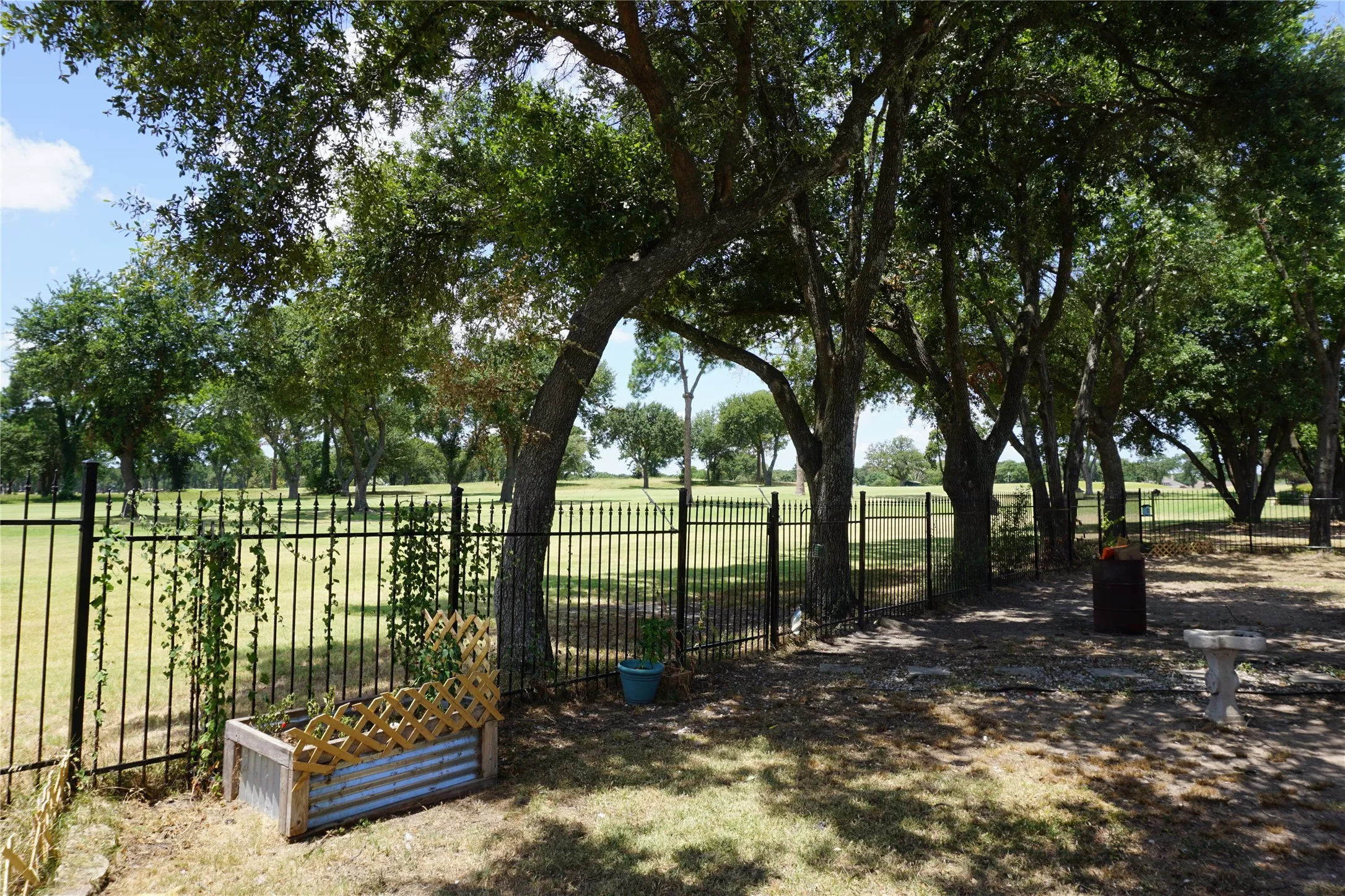Single Family Residence For Sale in Kaufman County , 10808 Jeanell Drive, Kemp, Texas 75143, 3 Bedroom, 2 Bathroom, 2 Garage spaces, 1,446 Sqft, built in 1978, mls#21323118, Real Estate Agent in Kemp, Homes For Sale in Kaufman county, Homes For Sale in Kemp, Realtor in Kemp Texas, Real Estate Brokerage Independent Realty Texas, Luminita Cordes Realtor