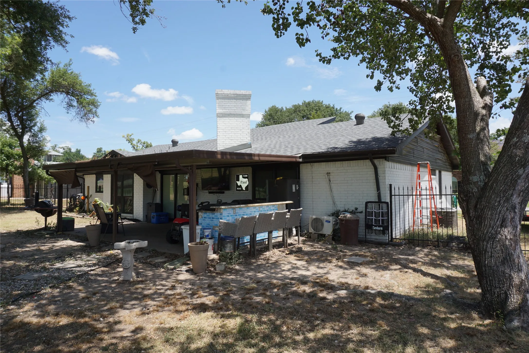 Single Family Residence For Sale in Kaufman County , 10808 Jeanell Drive, Kemp, Texas 75143, 3 Bedroom, 2 Bathroom, 2 Garage spaces, 1,446 Sqft, built in 1978, mls#21323118, Real Estate Agent in Kemp, Homes For Sale in Kaufman county, Homes For Sale in Kemp, Realtor in Kemp Texas, Real Estate Brokerage Independent Realty Texas, Luminita Cordes Realtor