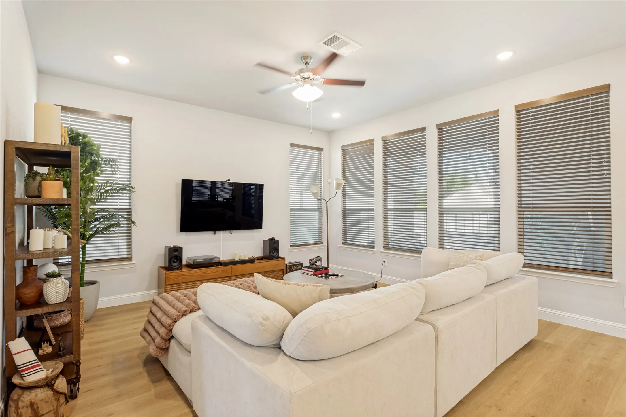 Single Family Residence For Sale in Dallas County , 5402 Depot Drive, Sachse, Texas 75048, 4 Bedroom, 3 Bathroom, 2 Garage spaces, 2,527 Sqft, built in 2022, mls#21322707, Real Estate Agent in Sachse, Homes For Sale in Dallas county, Homes For Sale in Sachse, Realtor in Sachse Texas, Real Estate Brokerage Independent Realty Texas, Luminita Cordes Realtor