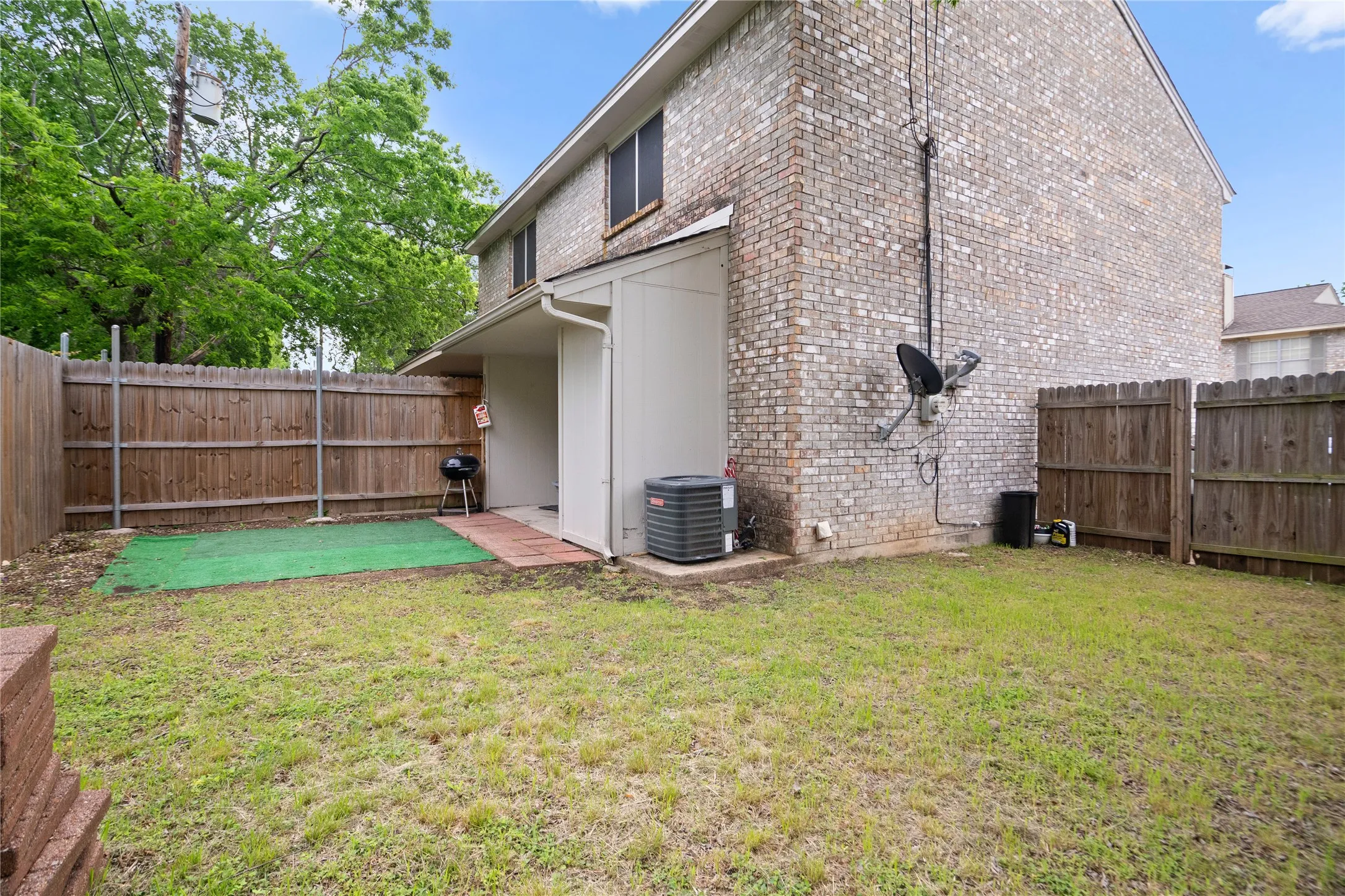 Townhouse For Sale in Dallas County , 139 Graystone Place, Duncanville, Texas 75137, 2 Bedrooms, 2 Bathrooms, Garage spaces, 1,024 Sqft, built in 1982, Price $195,000, mls#21322979, Real Estate Agent in Duncanville, Homes For Sale in Dallas county, Homes For Sale in Duncanville, Realtor in Duncanville Texas, Real Estate Brokerage Independent Realty Texas, Luminita Cordes Realtor