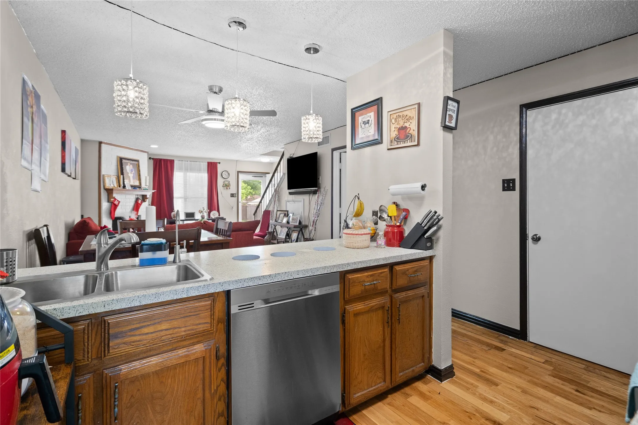 Townhouse For Sale in Dallas County , 139 Graystone Place, Duncanville, Texas 75137, 2 Bedrooms, 2 Bathrooms, Garage spaces, 1,024 Sqft, built in 1982, Price $195,000, mls#21322979, Real Estate Agent in Duncanville, Homes For Sale in Dallas county, Homes For Sale in Duncanville, Realtor in Duncanville Texas, Real Estate Brokerage Independent Realty Texas, Luminita Cordes Realtor