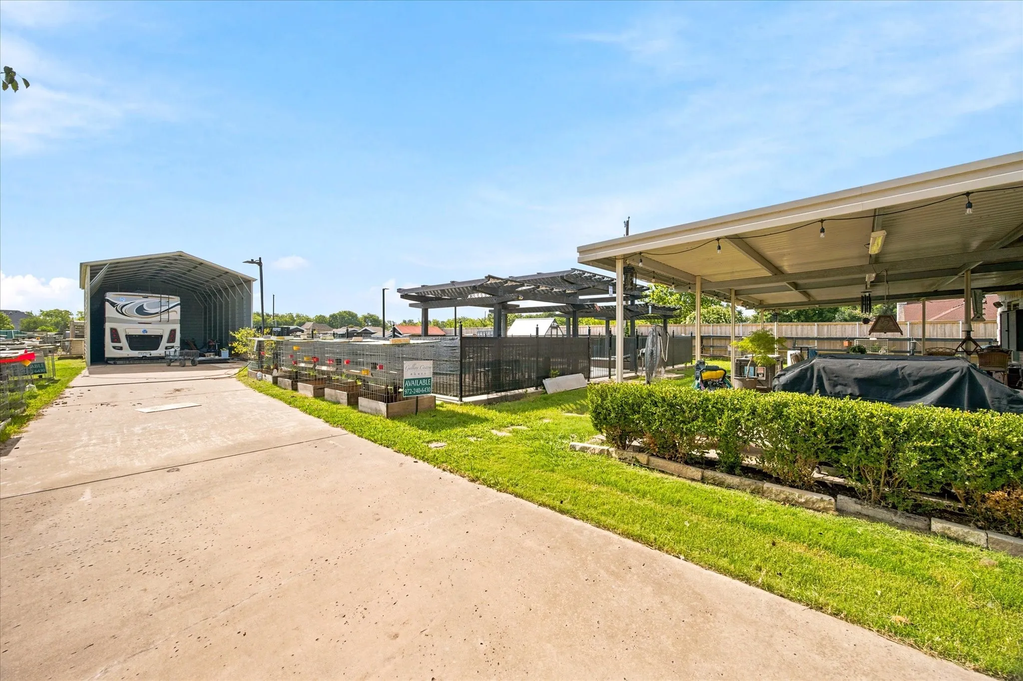 Single Family Residence For Sale in Collin County , 11215 Mason Drive, Lavon, Texas 75166, 3 Bedroom, 3 Bathroom, 3 Garage spaces, 2,571 Sqft, built in 2018, mls#21323129, Real Estate Agent in Lavon, Homes For Sale in Collin county, Homes For Sale in Lavon, Realtor in Lavon Texas, Real Estate Brokerage Independent Realty Texas, Luminita Cordes Realtor