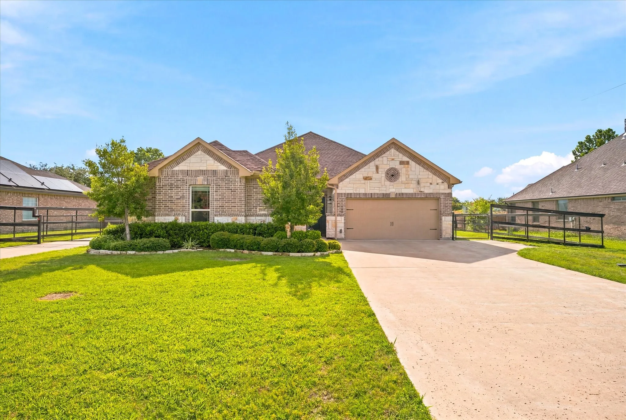 Single Family Residence For Sale in Collin County , 11215 Mason Drive, Lavon, Texas 75166, 3 Bedroom, 3 Bathroom, 3 Garage spaces, 2,571 Sqft, built in 2018, mls#21323129, Real Estate Agent in Lavon, Homes For Sale in Collin county, Homes For Sale in Lavon, Realtor in Lavon Texas, Real Estate Brokerage Independent Realty Texas, Luminita Cordes Realtor
