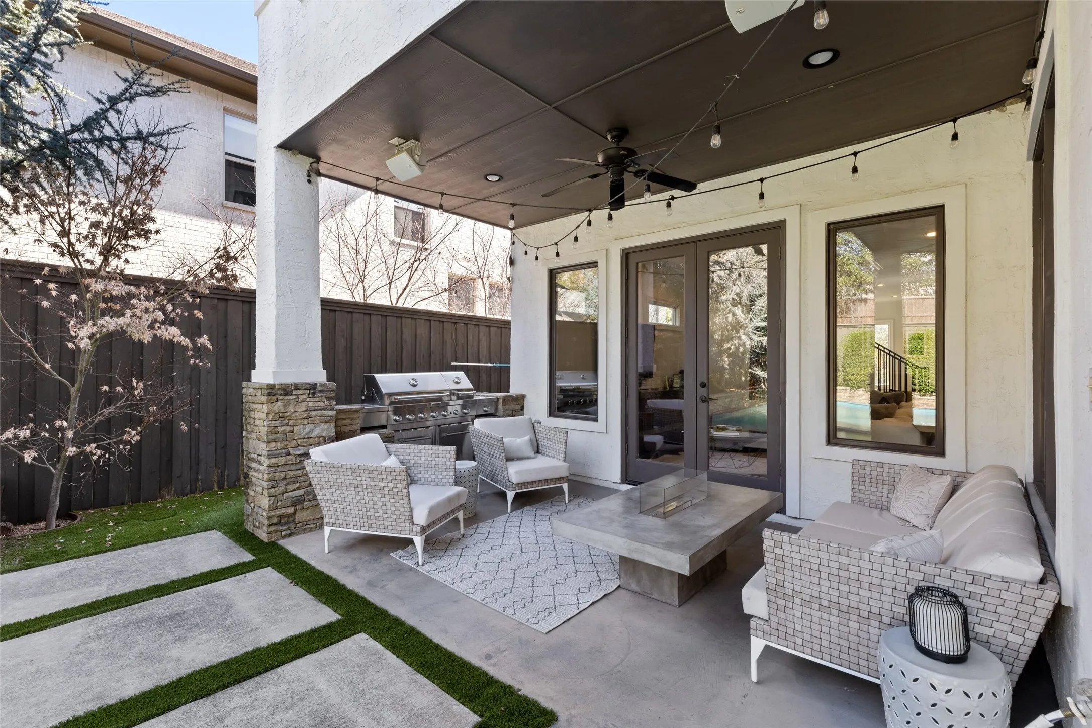 Single Family Residence For Sale in Dallas County , 6713 Lake Circle Drive, Dallas, Texas 75214, 5 Bedroom, 5 Bathroom, 2 Garage spaces, 4,800 Sqft, built in 2005, mls#21322750, Real Estate Agent in Dallas, Homes For Sale in Dallas county, Homes For Sale in Dallas, Realtor in Dallas Texas, Real Estate Brokerage Independent Realty Texas, Luminita Cordes Realtor