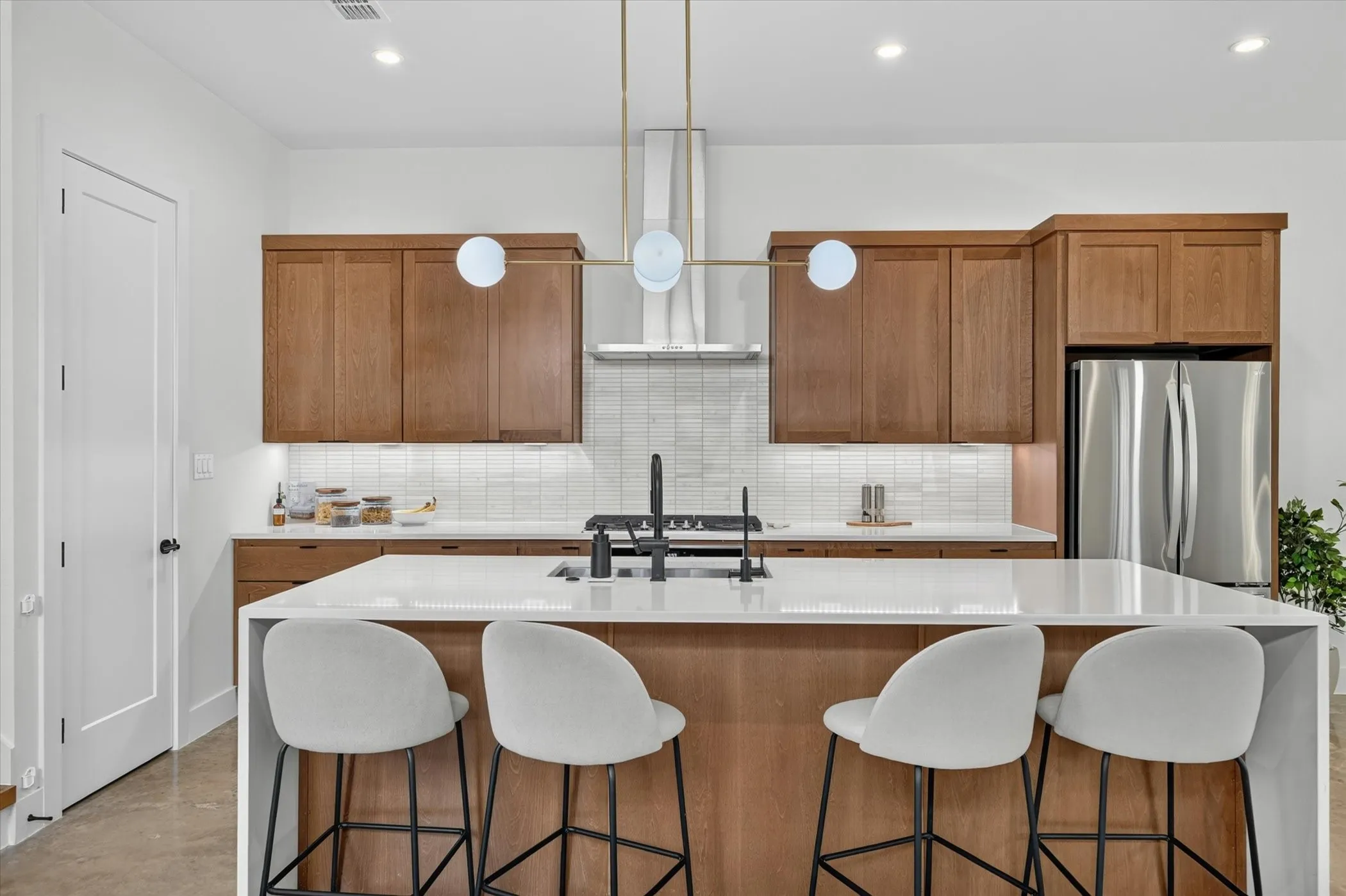 Single Family Residence For Sale in Dallas County , 5233 Terry Street, Dallas, Texas 75223, 3 Bedroom, 3 Bathroom, 2 Garage spaces, 2,166 Sqft, built in 2022, mls#21319100, Real Estate Agent in Dallas, Homes For Sale in Dallas county, Homes For Sale in Dallas, Realtor in Dallas Texas, Real Estate Brokerage Independent Realty Texas, Luminita Cordes Realtor