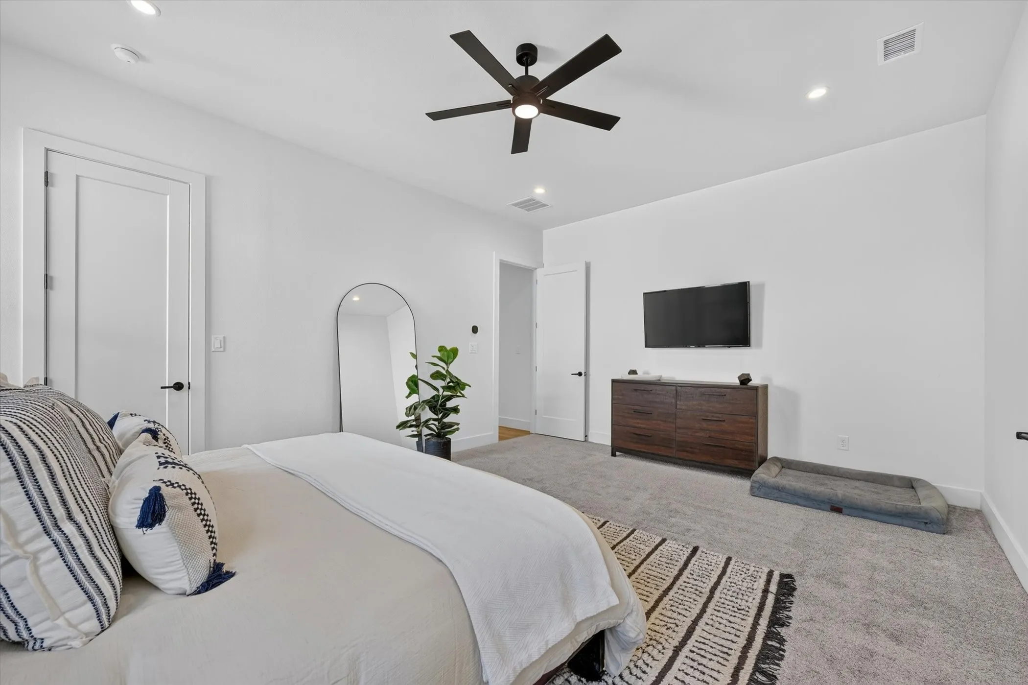 Single Family Residence For Sale in Dallas County , 5233 Terry Street, Dallas, Texas 75223, 3 Bedroom, 3 Bathroom, 2 Garage spaces, 2,166 Sqft, built in 2022, mls#21319100, Real Estate Agent in Dallas, Homes For Sale in Dallas county, Homes For Sale in Dallas, Realtor in Dallas Texas, Real Estate Brokerage Independent Realty Texas, Luminita Cordes Realtor