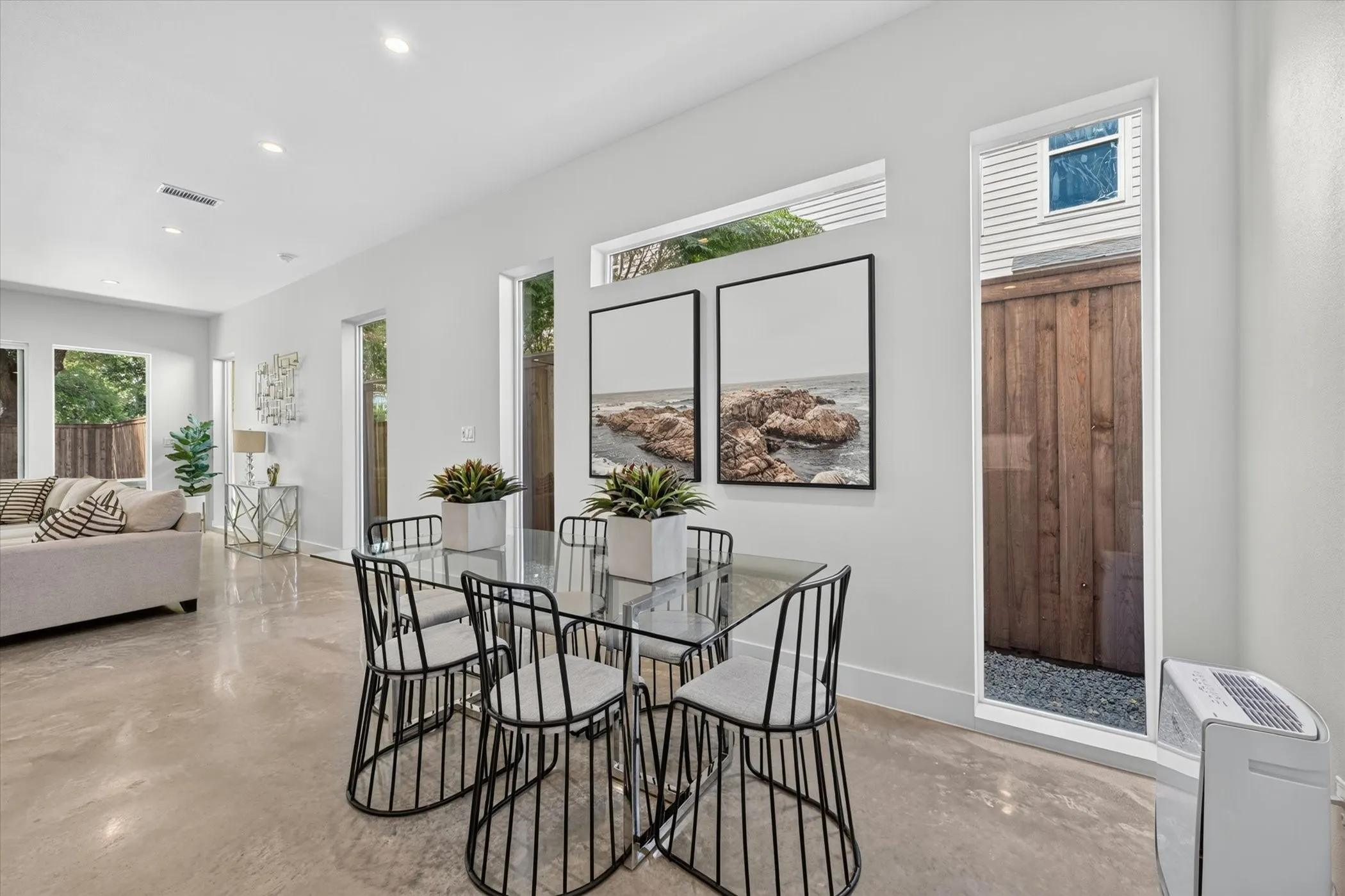 Single Family Residence For Sale in Dallas County , 5233 Terry Street, Dallas, Texas 75223, 3 Bedroom, 3 Bathroom, 2 Garage spaces, 2,166 Sqft, built in 2022, mls#21319100, Real Estate Agent in Dallas, Homes For Sale in Dallas county, Homes For Sale in Dallas, Realtor in Dallas Texas, Real Estate Brokerage Independent Realty Texas, Luminita Cordes Realtor