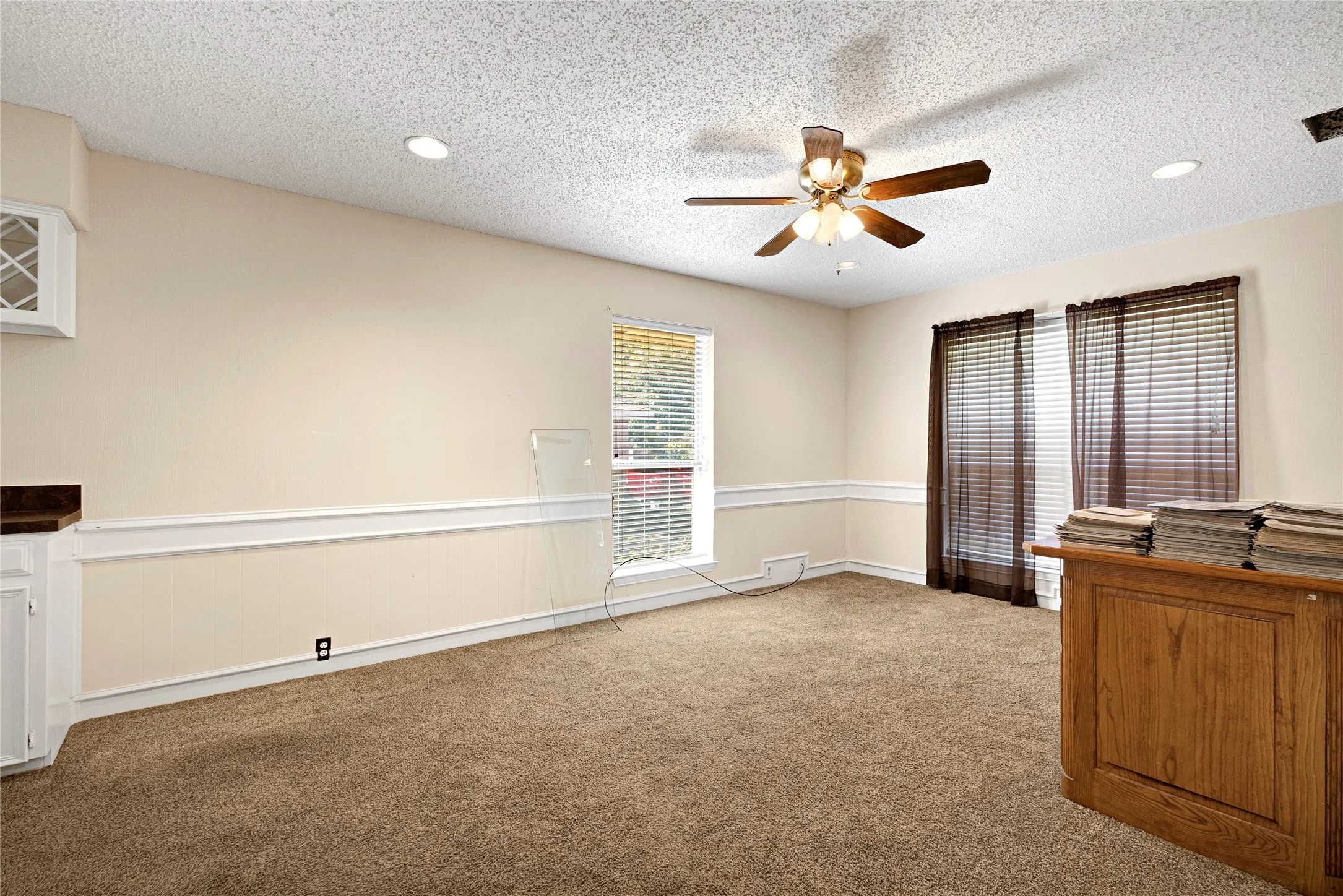 Single Family Residence For Sale in Denton County , 42 Indian Trail, Hickory Creek, Texas 75065, 3 Bedroom, 3 Bathroom, 2 Garage spaces, 2,324 Sqft, built in 1979, mls#21319844, Real Estate Agent in Hickory Creek, Homes For Sale in Denton county, Homes For Sale in Hickory Creek, Realtor in Hickory Creek Texas, Real Estate Brokerage Independent Realty Texas, Luminita Cordes Realtor