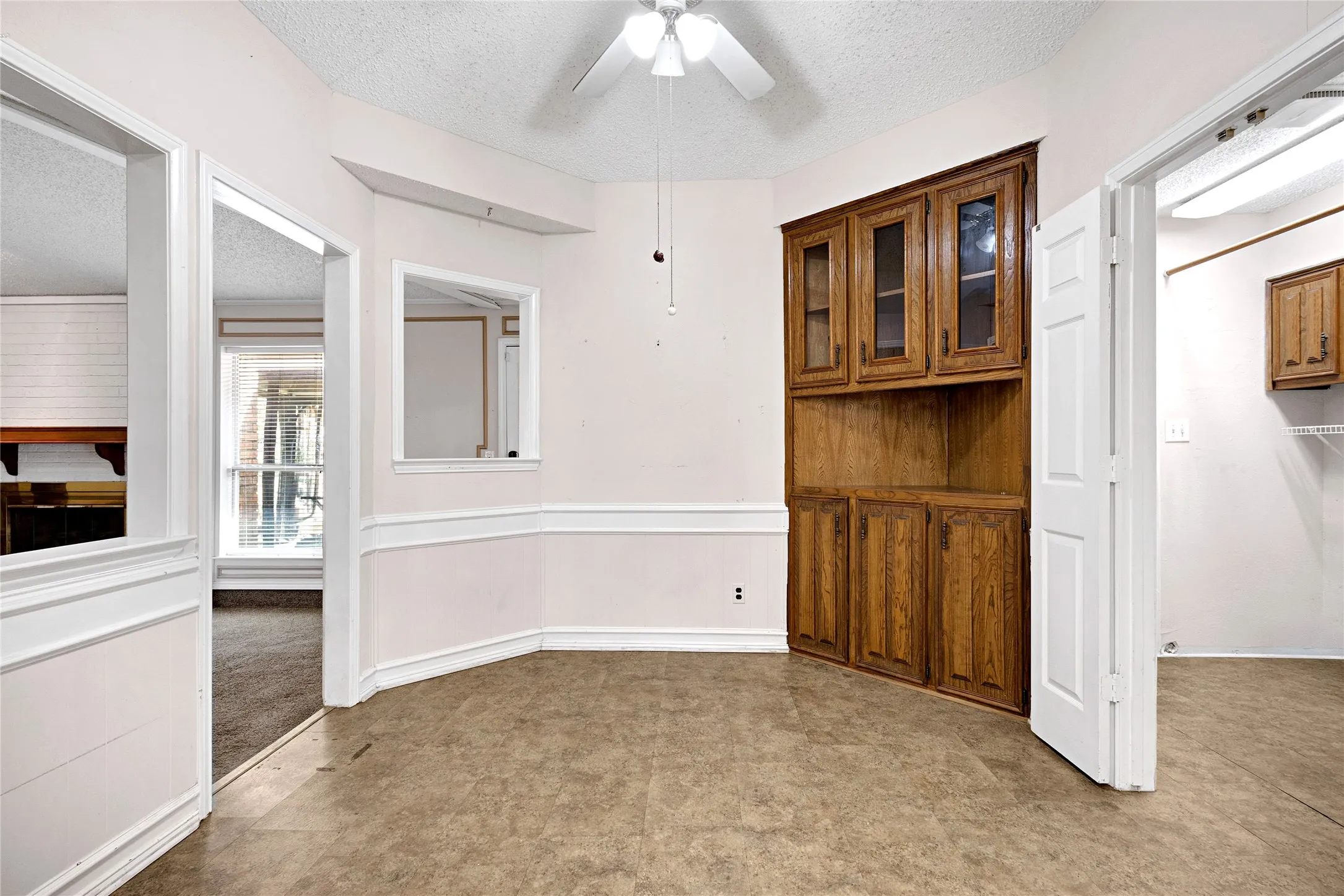Single Family Residence For Sale in Denton County , 42 Indian Trail, Hickory Creek, Texas 75065, 3 Bedroom, 3 Bathroom, 2 Garage spaces, 2,324 Sqft, built in 1979, mls#21319844, Real Estate Agent in Hickory Creek, Homes For Sale in Denton county, Homes For Sale in Hickory Creek, Realtor in Hickory Creek Texas, Real Estate Brokerage Independent Realty Texas, Luminita Cordes Realtor