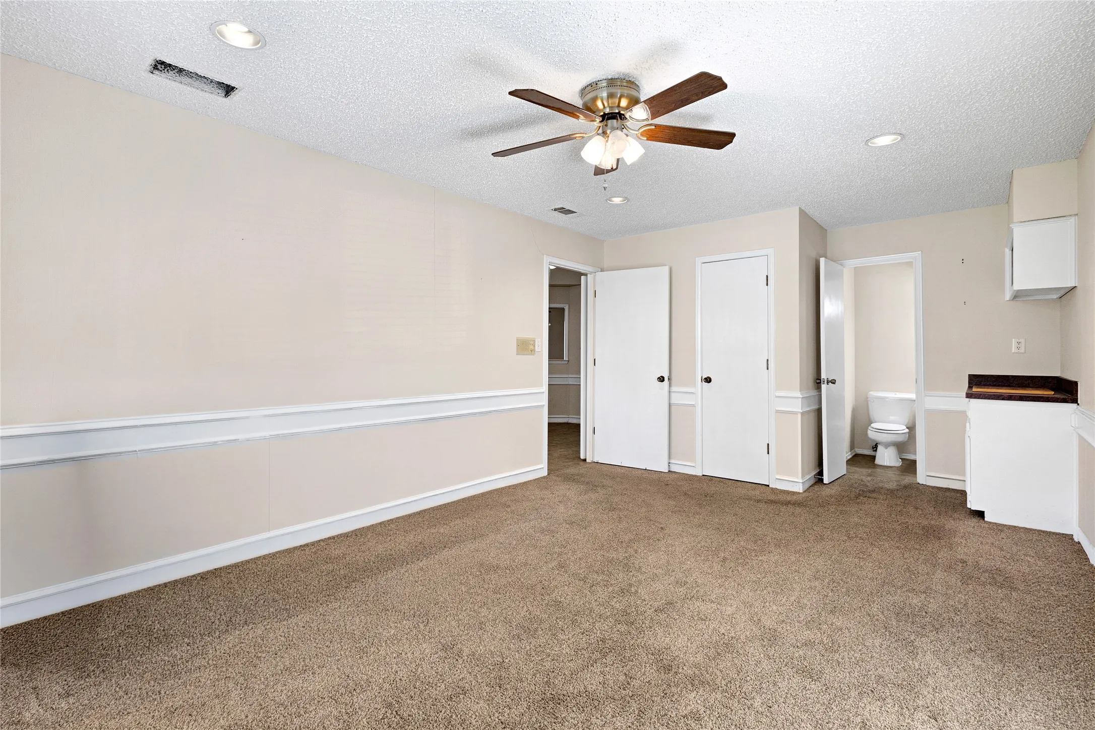 Single Family Residence For Sale in Denton County , 42 Indian Trail, Hickory Creek, Texas 75065, 3 Bedroom, 3 Bathroom, 2 Garage spaces, 2,324 Sqft, built in 1979, mls#21319844, Real Estate Agent in Hickory Creek, Homes For Sale in Denton county, Homes For Sale in Hickory Creek, Realtor in Hickory Creek Texas, Real Estate Brokerage Independent Realty Texas, Luminita Cordes Realtor