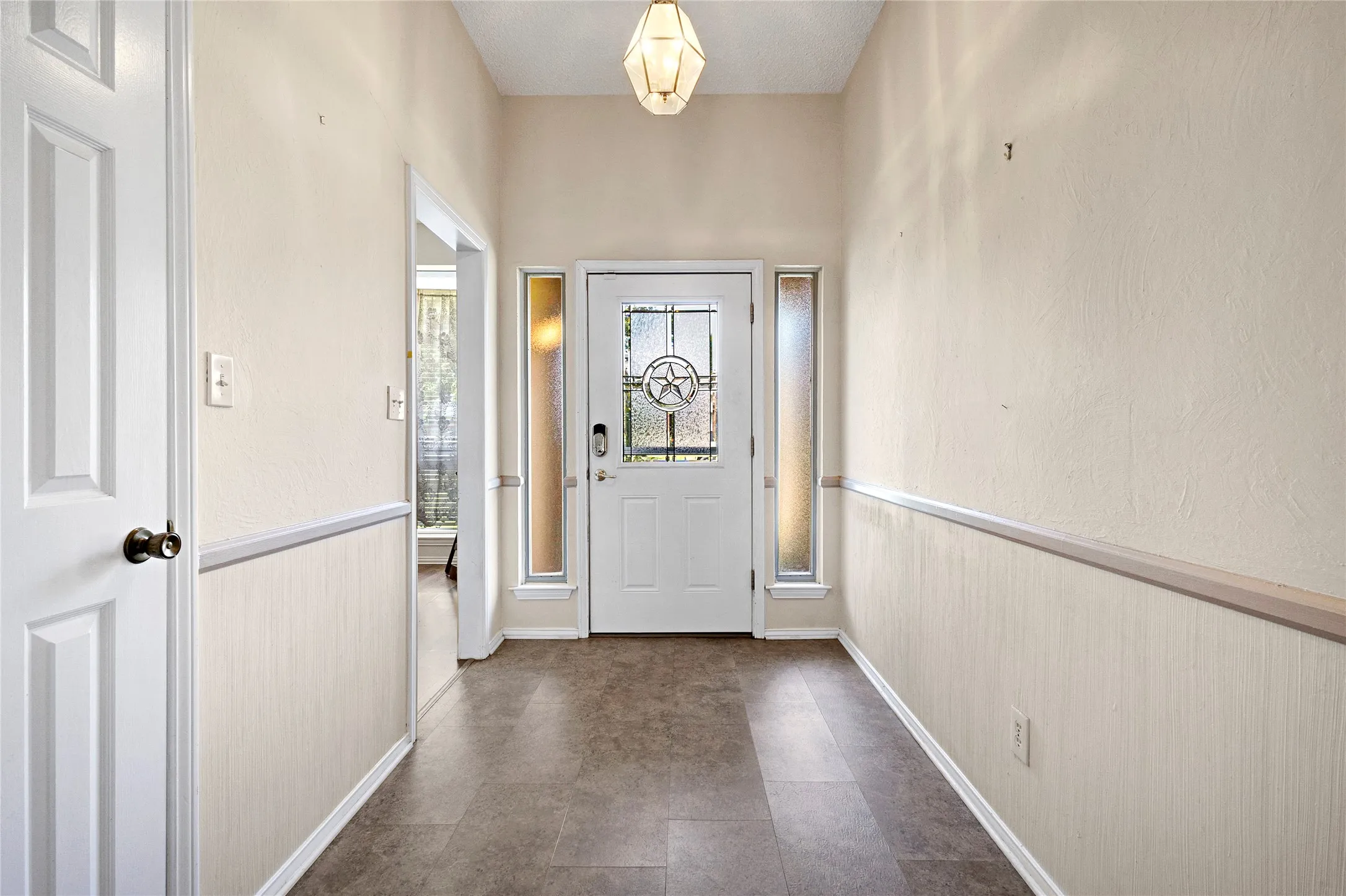 Single Family Residence For Sale in Denton County , 42 Indian Trail, Hickory Creek, Texas 75065, 3 Bedroom, 3 Bathroom, 2 Garage spaces, 2,324 Sqft, built in 1979, mls#21319844, Real Estate Agent in Hickory Creek, Homes For Sale in Denton county, Homes For Sale in Hickory Creek, Realtor in Hickory Creek Texas, Real Estate Brokerage Independent Realty Texas, Luminita Cordes Realtor