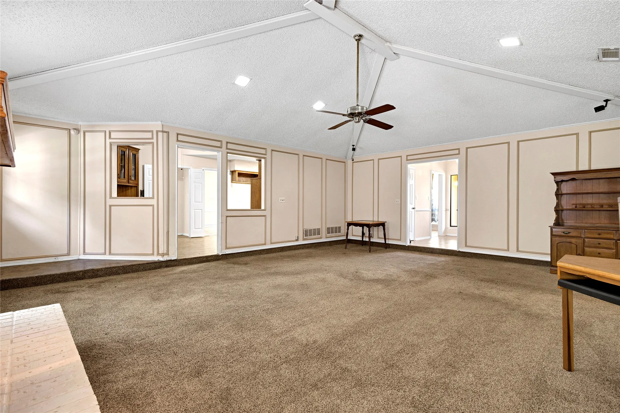 Single Family Residence For Sale in Denton County , 42 Indian Trail, Hickory Creek, Texas 75065, 3 Bedroom, 3 Bathroom, 2 Garage spaces, 2,324 Sqft, built in 1979, mls#21319844, Real Estate Agent in Hickory Creek, Homes For Sale in Denton county, Homes For Sale in Hickory Creek, Realtor in Hickory Creek Texas, Real Estate Brokerage Independent Realty Texas, Luminita Cordes Realtor