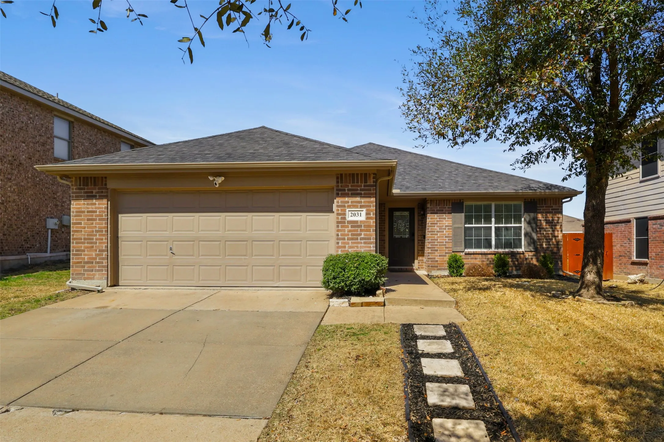 Single Family Residence For Rent in Kaufman County , 2031 Lake Trail Drive, Heartland, Texas 75126, 3 Bedroom, 2 Bathroom, 2 Garage spaces, 1,658 Sqft, built in 2007, mls#21322783, Real Estate Agent in Heartland, Homes For Rent in Kaufman county, Homes For Rent in Heartland, Realtor in Heartland Texas, Real Estate Brokerage Independent Realty Texas, Luminita Cordes Realtor
