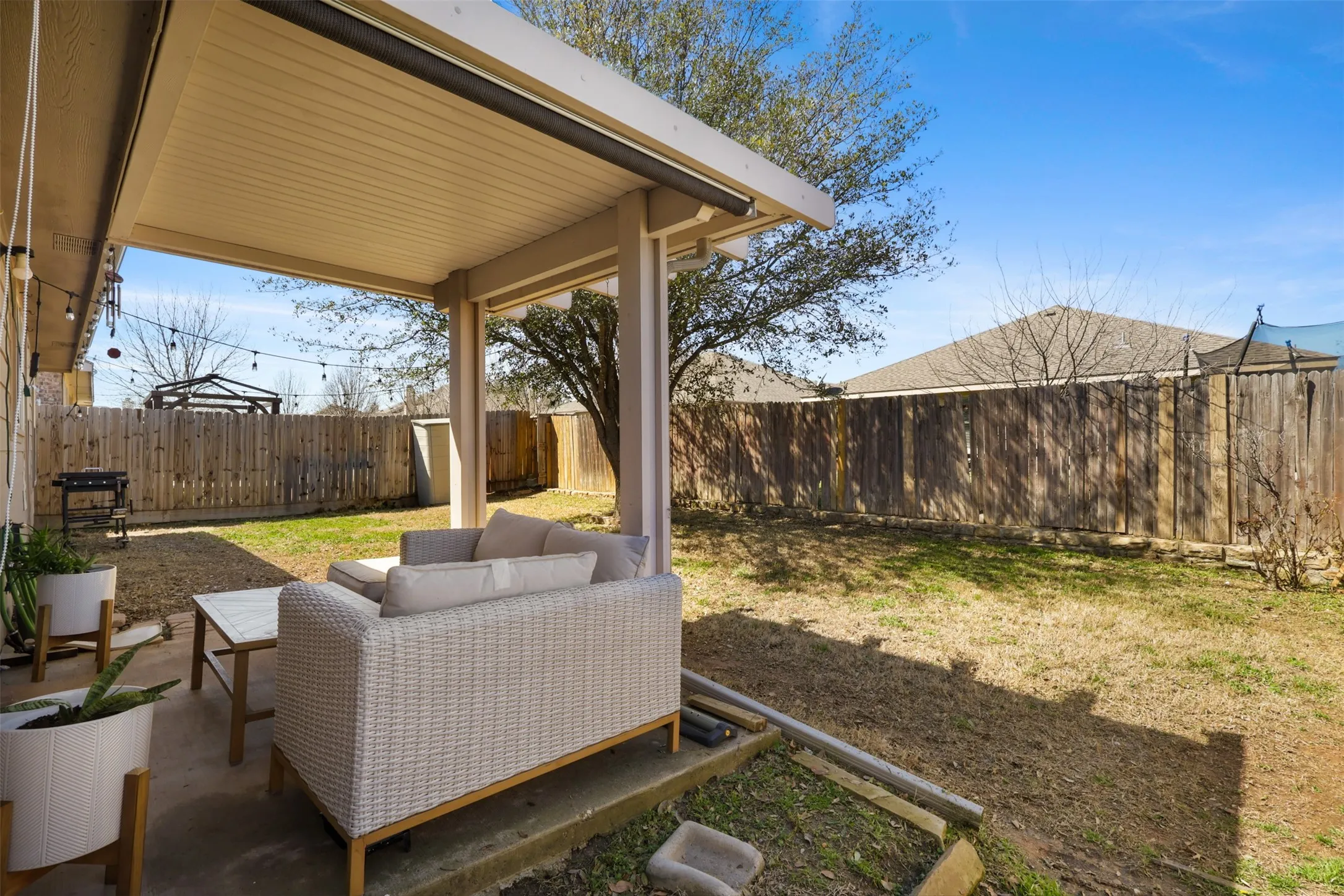 Single Family Residence For Rent in Kaufman County , 2031 Lake Trail Drive, Heartland, Texas 75126, 3 Bedroom, 2 Bathroom, 2 Garage spaces, 1,658 Sqft, built in 2007, mls#21322783, Real Estate Agent in Heartland, Homes For Rent in Kaufman county, Homes For Rent in Heartland, Realtor in Heartland Texas, Real Estate Brokerage Independent Realty Texas, Luminita Cordes Realtor