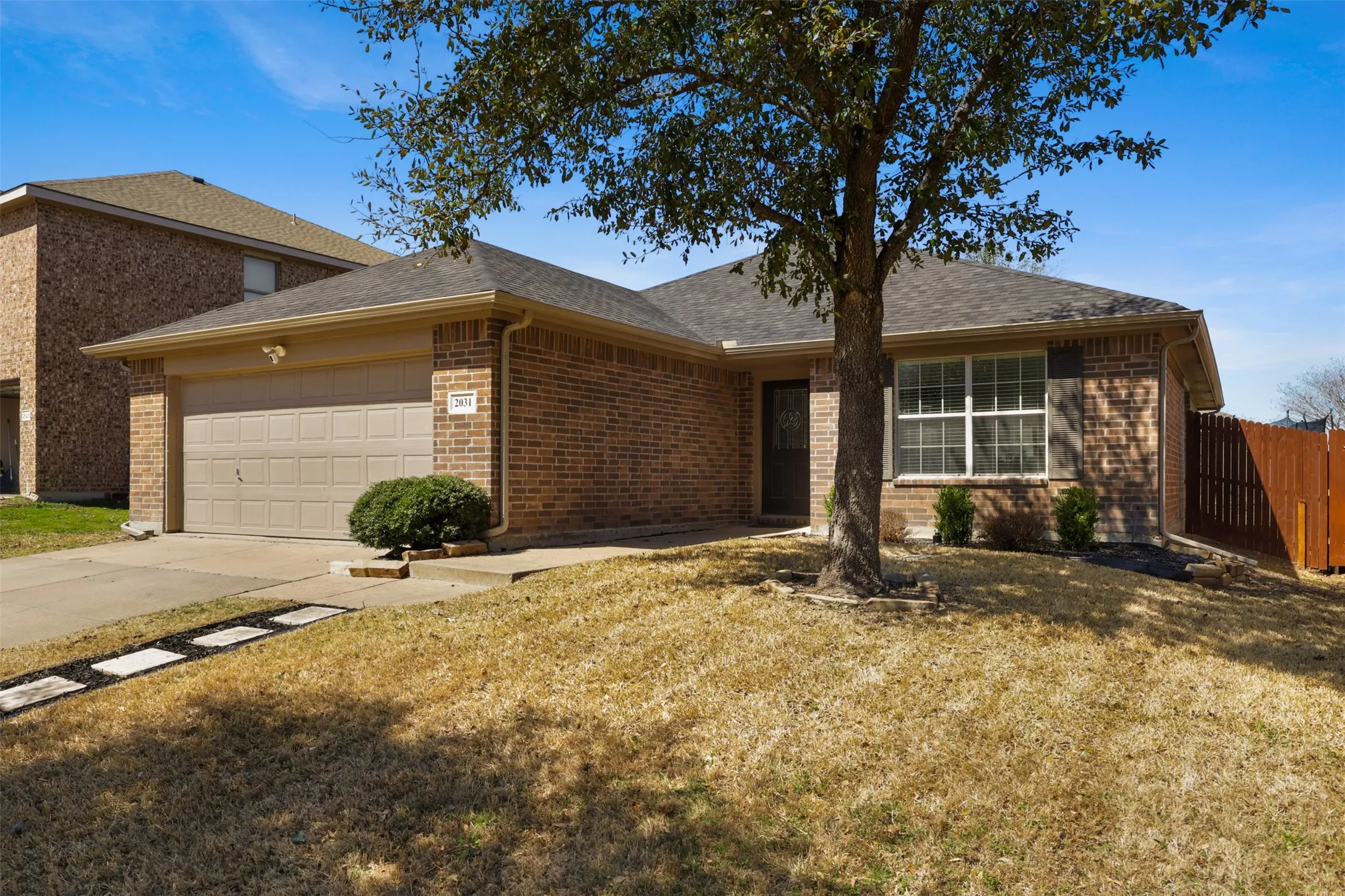 Single Family Residence For Rent in Kaufman County , 2031 Lake Trail Drive, Heartland, Texas 75126, 3 Bedroom, 2 Bathroom, 2 Garage spaces, 1,658 Sqft, built in 2007, mls#21322783, Real Estate Agent in Heartland, Homes For Rent in Kaufman county, Homes For Rent in Heartland, Realtor in Heartland Texas, Real Estate Brokerage Independent Realty Texas, Luminita Cordes Realtor