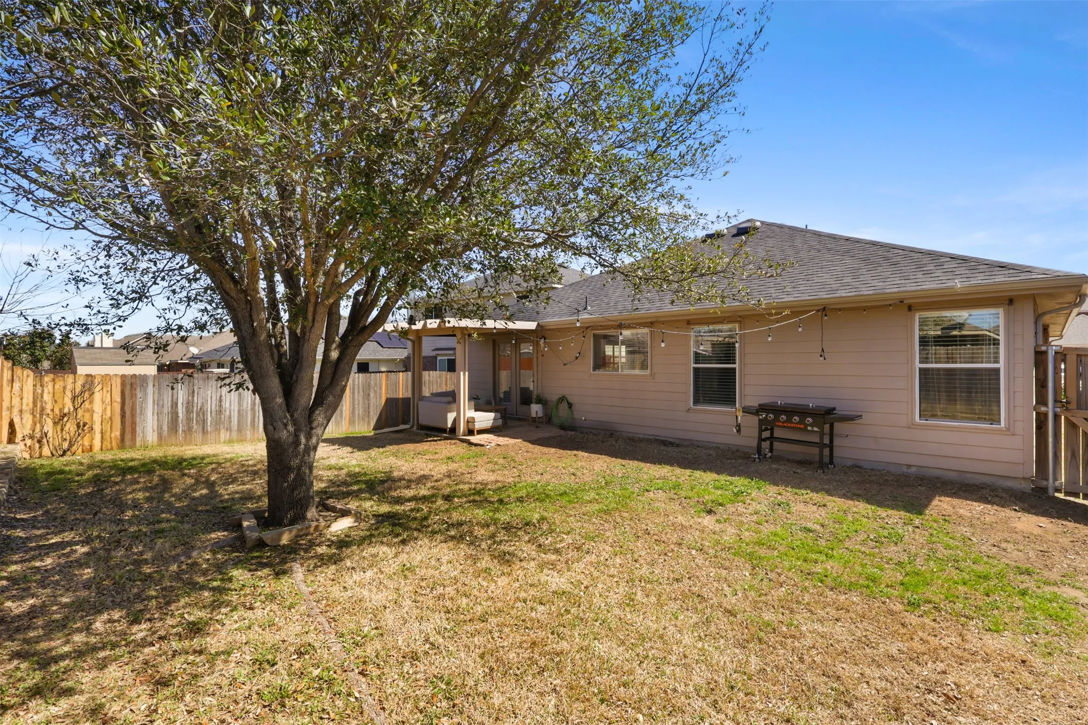 Single Family Residence For Rent in Kaufman County , 2031 Lake Trail Drive, Heartland, Texas 75126, 3 Bedroom, 2 Bathroom, 2 Garage spaces, 1,658 Sqft, built in 2007, mls#21322783, Real Estate Agent in Heartland, Homes For Rent in Kaufman county, Homes For Rent in Heartland, Realtor in Heartland Texas, Real Estate Brokerage Independent Realty Texas, Luminita Cordes Realtor