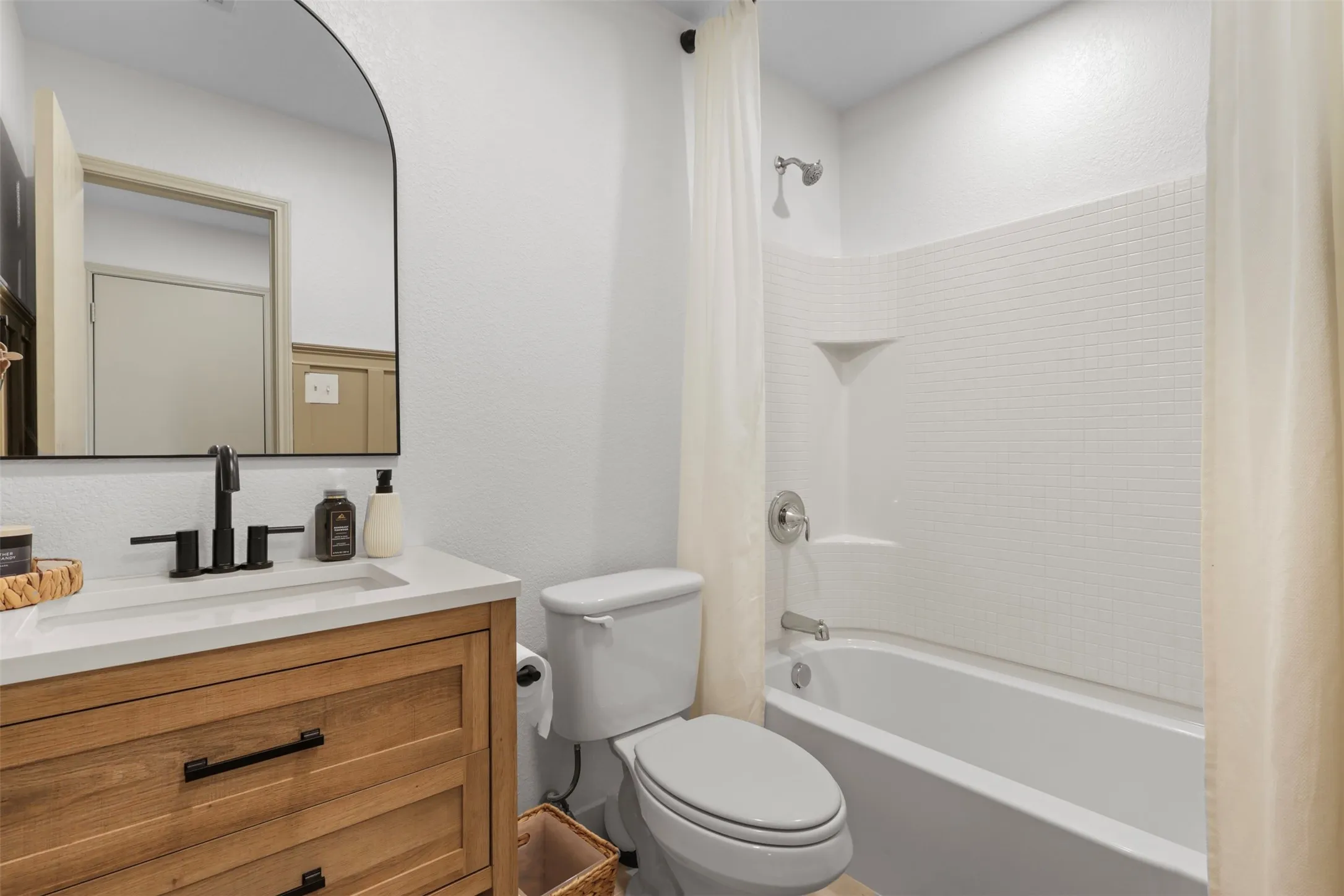 Single Family Residence For Rent in Kaufman County , 2031 Lake Trail Drive, Heartland, Texas 75126, 3 Bedroom, 2 Bathroom, 2 Garage spaces, 1,658 Sqft, built in 2007, mls#21322783, Real Estate Agent in Heartland, Homes For Rent in Kaufman county, Homes For Rent in Heartland, Realtor in Heartland Texas, Real Estate Brokerage Independent Realty Texas, Luminita Cordes Realtor