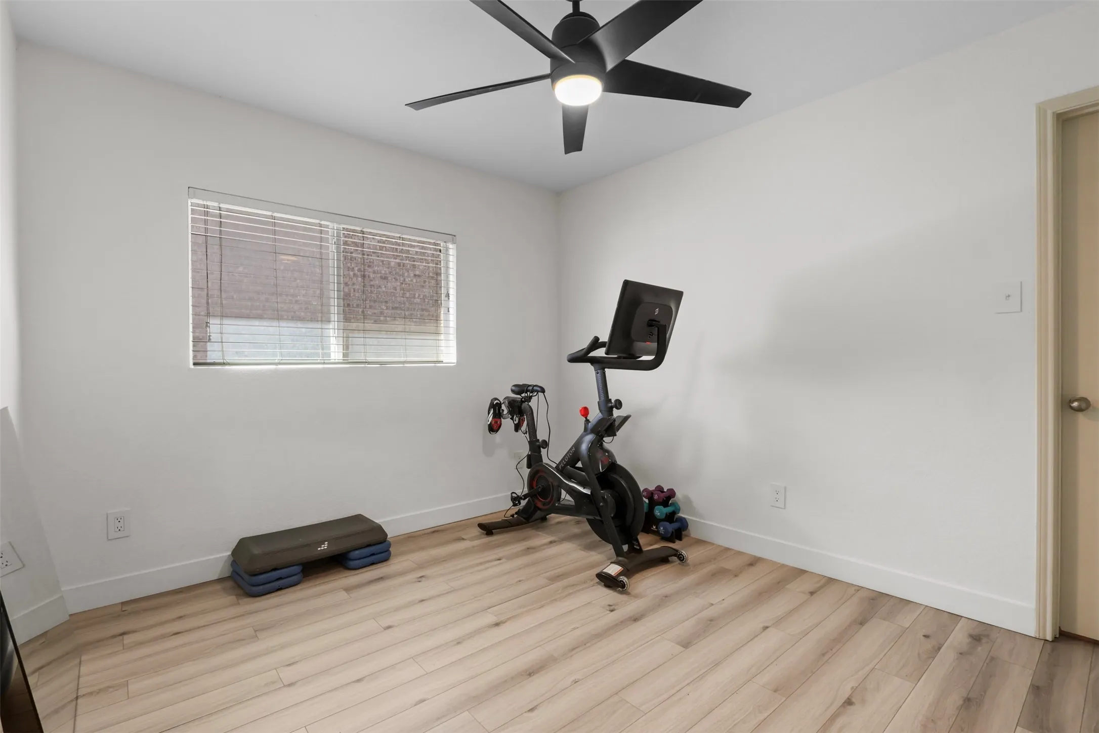 Single Family Residence For Rent in Kaufman County , 2031 Lake Trail Drive, Heartland, Texas 75126, 3 Bedroom, 2 Bathroom, 2 Garage spaces, 1,658 Sqft, built in 2007, mls#21322783, Real Estate Agent in Heartland, Homes For Rent in Kaufman county, Homes For Rent in Heartland, Realtor in Heartland Texas, Real Estate Brokerage Independent Realty Texas, Luminita Cordes Realtor