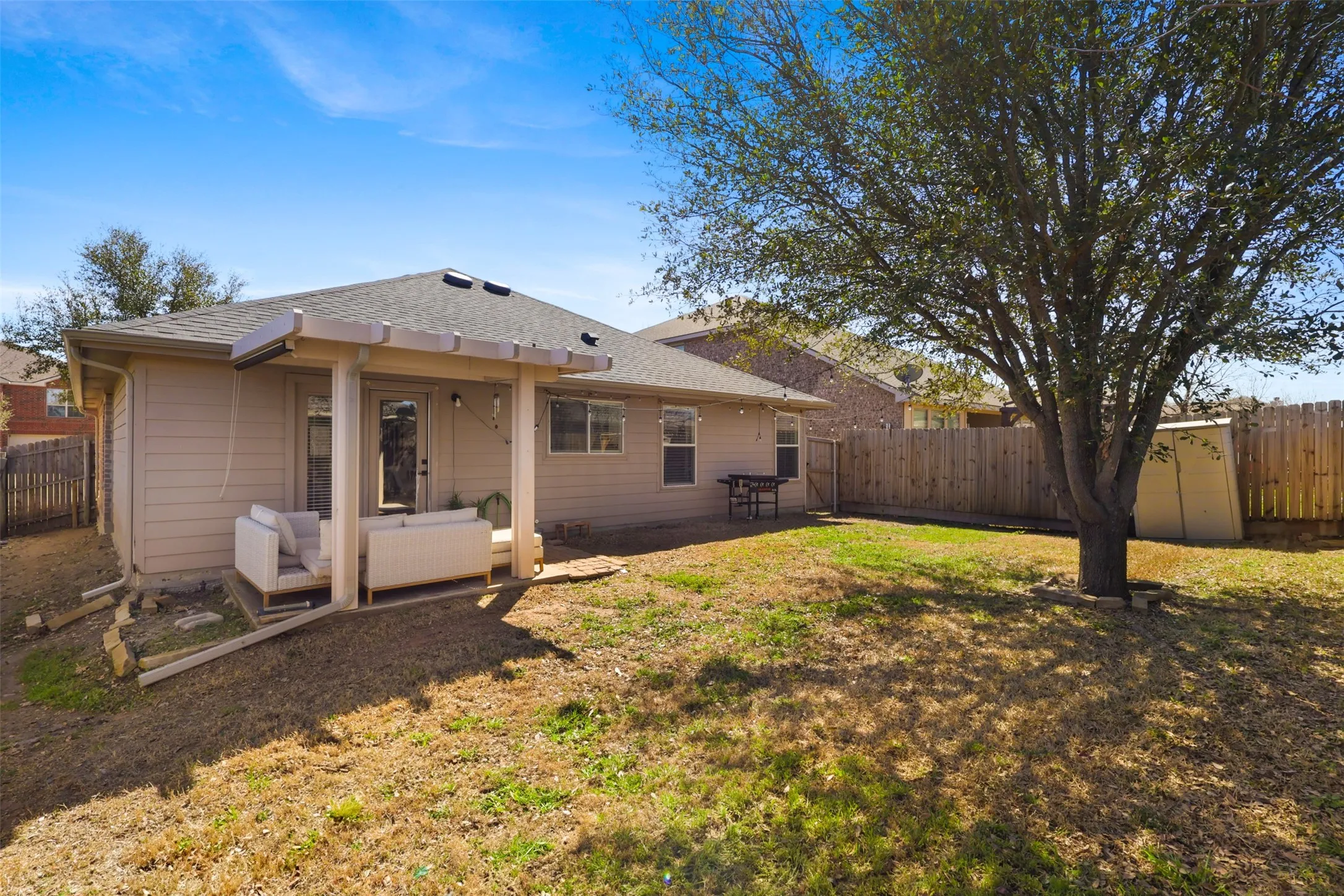 Single Family Residence For Rent in Kaufman County , 2031 Lake Trail Drive, Heartland, Texas 75126, 3 Bedroom, 2 Bathroom, 2 Garage spaces, 1,658 Sqft, built in 2007, mls#21322783, Real Estate Agent in Heartland, Homes For Rent in Kaufman county, Homes For Rent in Heartland, Realtor in Heartland Texas, Real Estate Brokerage Independent Realty Texas, Luminita Cordes Realtor