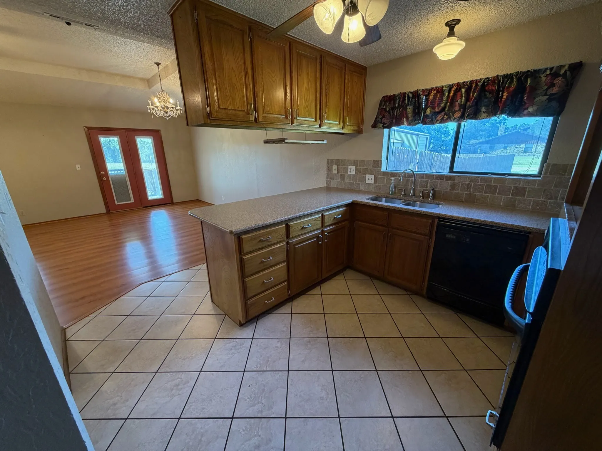 Single Family Residence For Sale in Eastland County , 804 Foxhollow Road, Eastland, Texas 76448, 3 Bedroom, 2 Bathroom, 3 Garage spaces, 1,726 Sqft, built in 1984, mls#21323146, Real Estate Agent in Eastland, Homes For Sale in Eastland county, Homes For Sale in Eastland, Realtor in Eastland Texas, Real Estate Brokerage Independent Realty Texas, Luminita Cordes Realtor