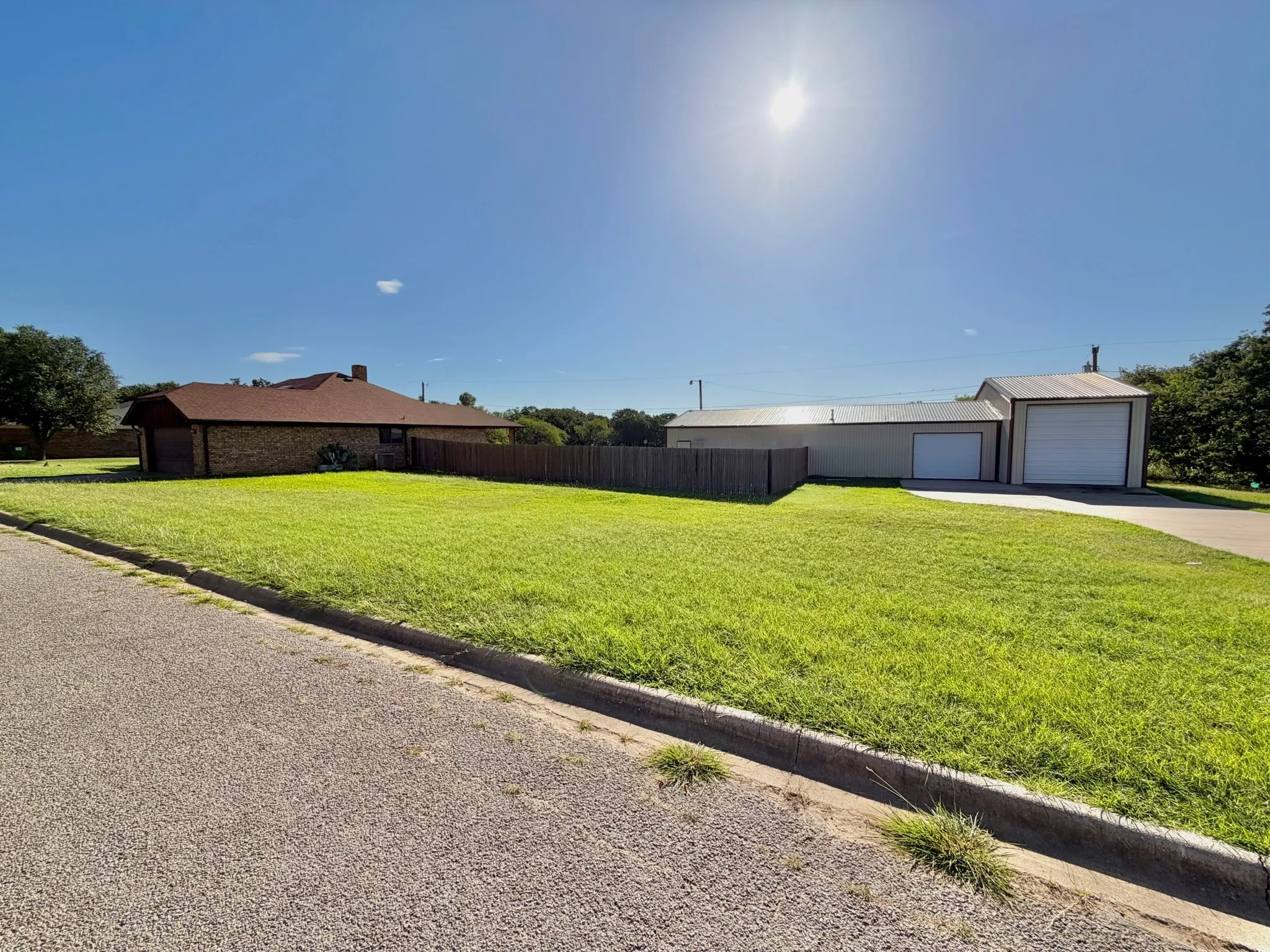 Single Family Residence For Sale in Eastland County , 804 Foxhollow Road, Eastland, Texas 76448, 3 Bedroom, 2 Bathroom, 3 Garage spaces, 1,726 Sqft, built in 1984, mls#21323146, Real Estate Agent in Eastland, Homes For Sale in Eastland county, Homes For Sale in Eastland, Realtor in Eastland Texas, Real Estate Brokerage Independent Realty Texas, Luminita Cordes Realtor
