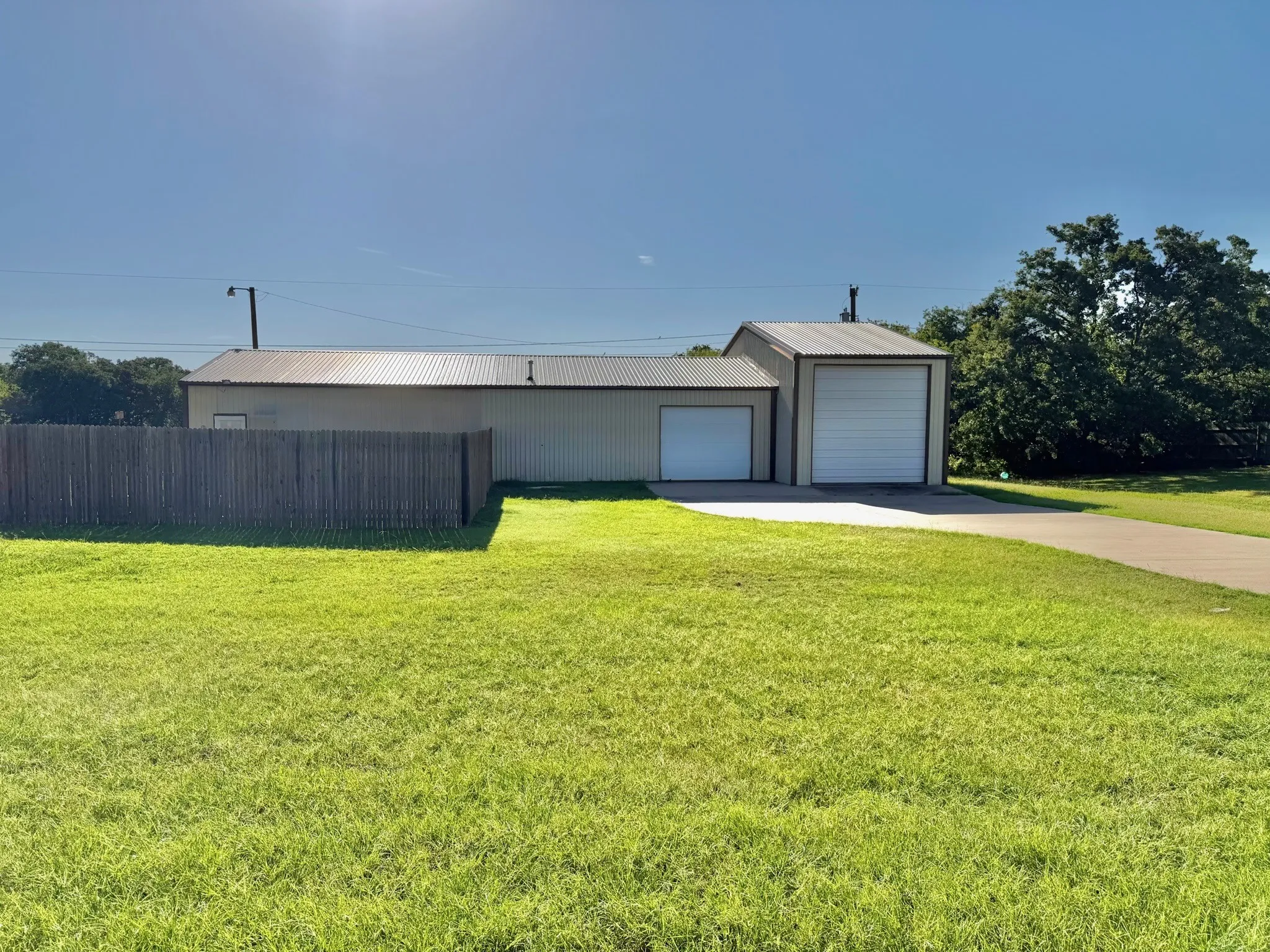 Single Family Residence For Sale in Eastland County , 804 Foxhollow Road, Eastland, Texas 76448, 3 Bedroom, 2 Bathroom, 3 Garage spaces, 1,726 Sqft, built in 1984, mls#21323146, Real Estate Agent in Eastland, Homes For Sale in Eastland county, Homes For Sale in Eastland, Realtor in Eastland Texas, Real Estate Brokerage Independent Realty Texas, Luminita Cordes Realtor