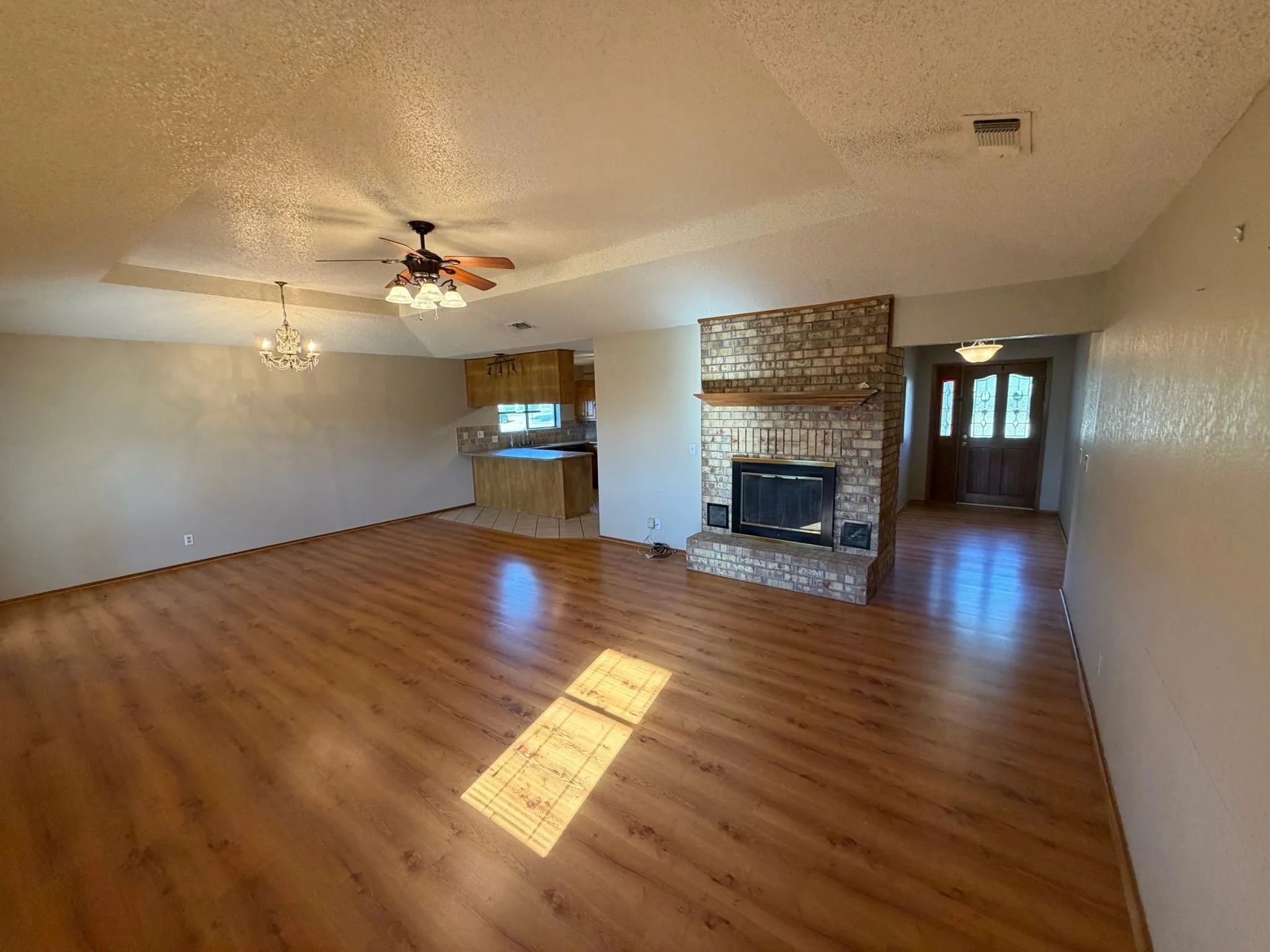 Single Family Residence For Sale in Eastland County , 804 Foxhollow Road, Eastland, Texas 76448, 3 Bedroom, 2 Bathroom, 3 Garage spaces, 1,726 Sqft, built in 1984, mls#21323146, Real Estate Agent in Eastland, Homes For Sale in Eastland county, Homes For Sale in Eastland, Realtor in Eastland Texas, Real Estate Brokerage Independent Realty Texas, Luminita Cordes Realtor