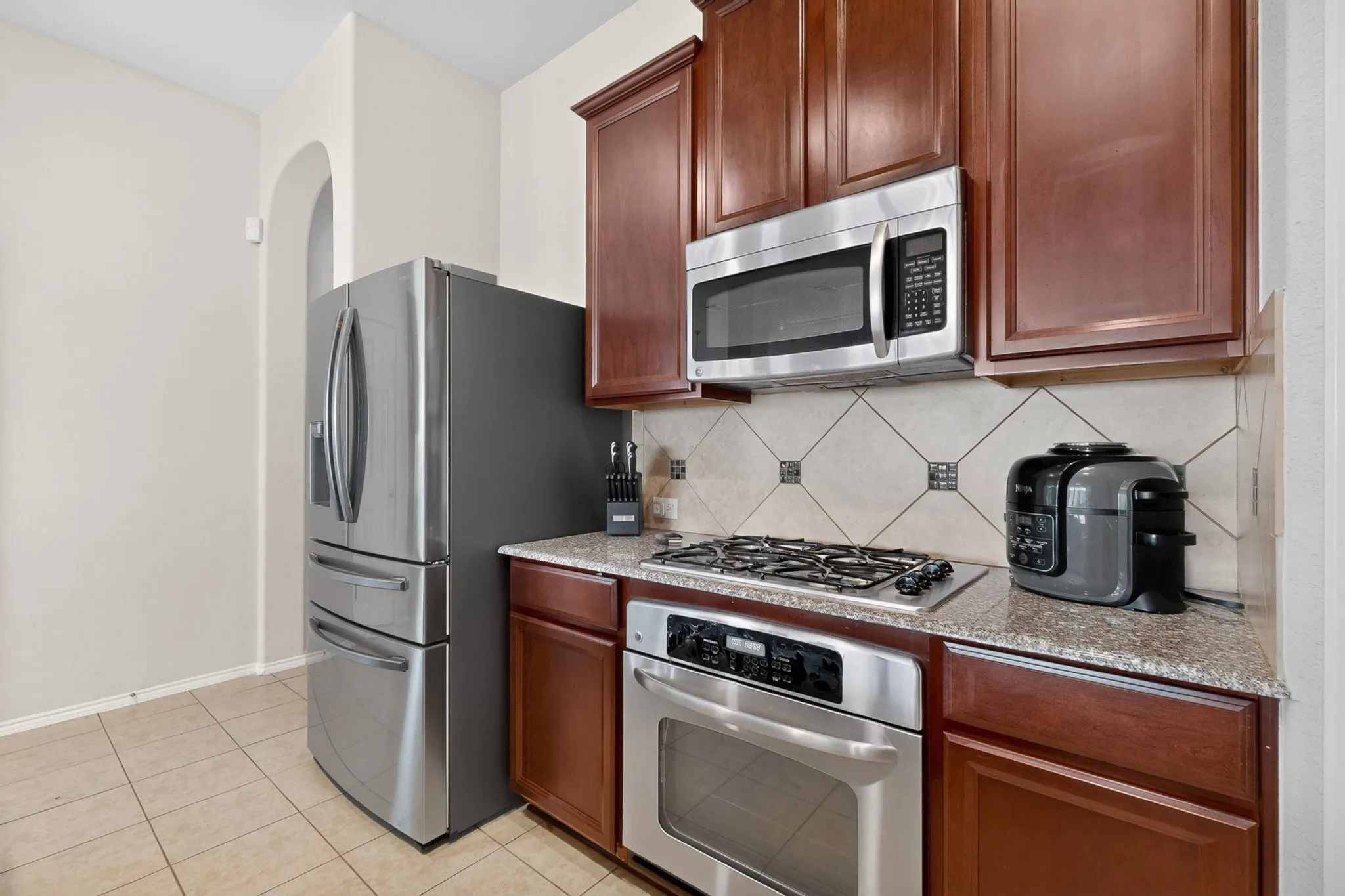 Single Family Residence For Sale in Dallas County , 404 Castle Street, De Soto, Texas 75115, 3 Bedroom, 2 Bathroom, 2 Garage spaces, 1,897 Sqft, built in 2008, mls#21317257, Real Estate Agent in De Soto, Homes For Sale in Dallas county, Homes For Sale in De Soto, Realtor in De Soto Texas, Real Estate Brokerage Independent Realty Texas, Luminita Cordes Realtor