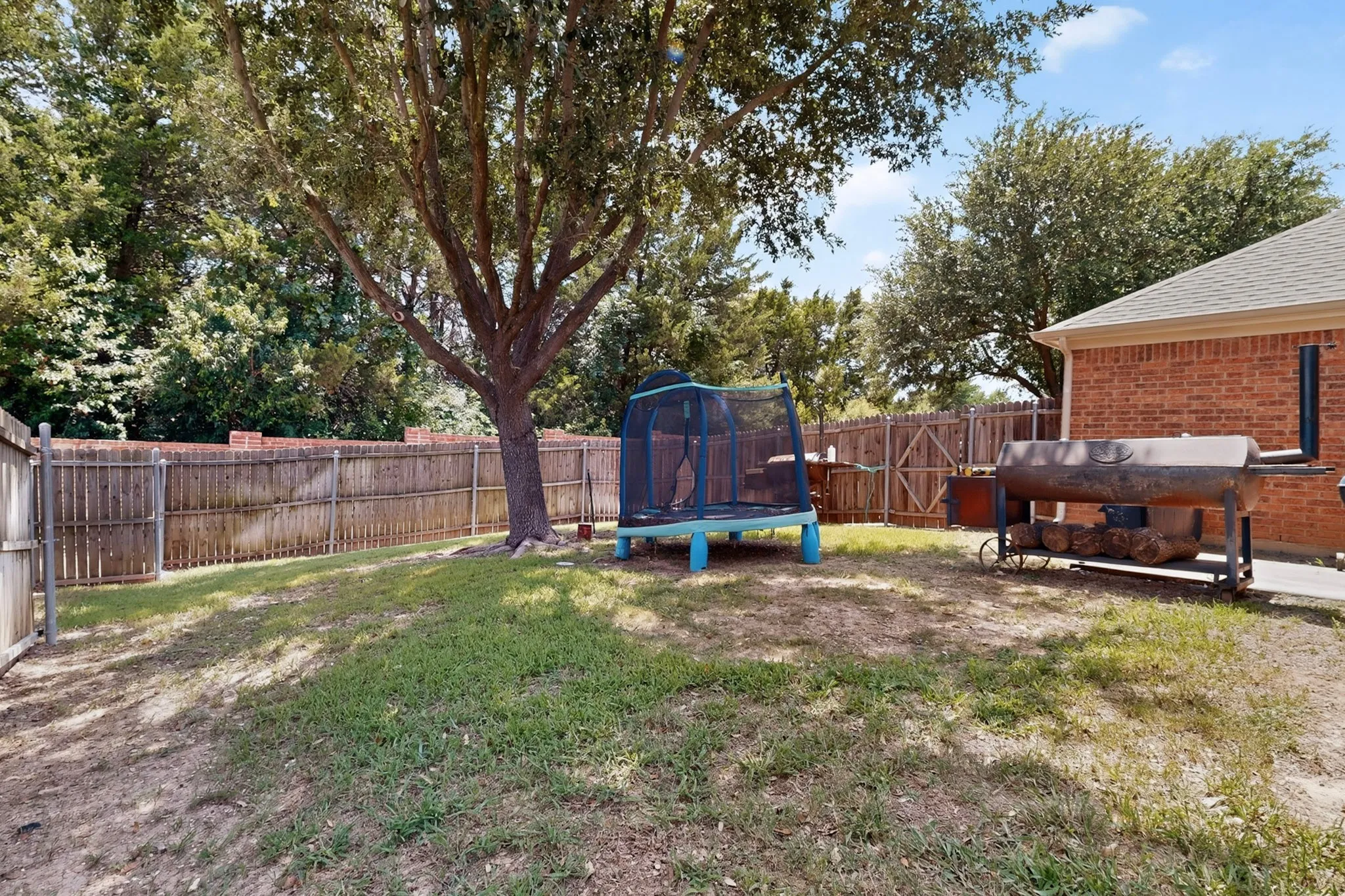 Single Family Residence For Sale in Dallas County , 404 Castle Street, De Soto, Texas 75115, 3 Bedroom, 2 Bathroom, 2 Garage spaces, 1,897 Sqft, built in 2008, mls#21317257, Real Estate Agent in De Soto, Homes For Sale in Dallas county, Homes For Sale in De Soto, Realtor in De Soto Texas, Real Estate Brokerage Independent Realty Texas, Luminita Cordes Realtor