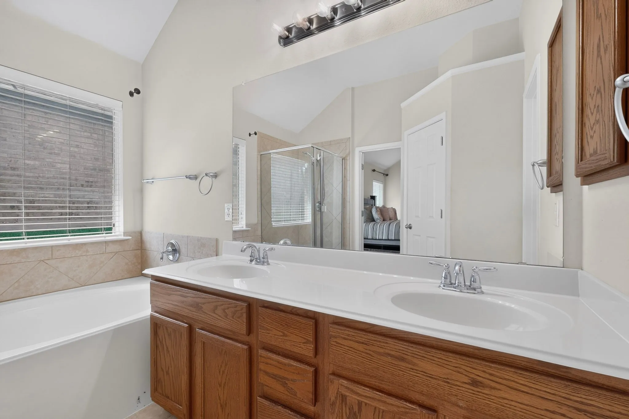 Single Family Residence For Sale in Dallas County , 404 Castle Street, De Soto, Texas 75115, 3 Bedroom, 2 Bathroom, 2 Garage spaces, 1,897 Sqft, built in 2008, mls#21317257, Real Estate Agent in De Soto, Homes For Sale in Dallas county, Homes For Sale in De Soto, Realtor in De Soto Texas, Real Estate Brokerage Independent Realty Texas, Luminita Cordes Realtor