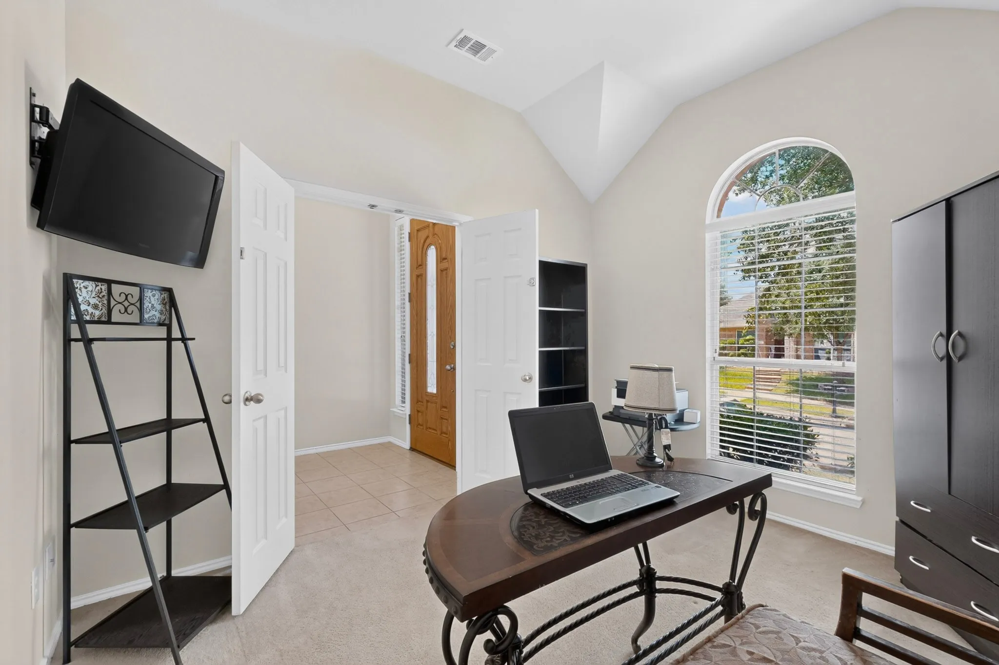 Single Family Residence For Sale in Dallas County , 404 Castle Street, De Soto, Texas 75115, 3 Bedroom, 2 Bathroom, 2 Garage spaces, 1,897 Sqft, built in 2008, mls#21317257, Real Estate Agent in De Soto, Homes For Sale in Dallas county, Homes For Sale in De Soto, Realtor in De Soto Texas, Real Estate Brokerage Independent Realty Texas, Luminita Cordes Realtor