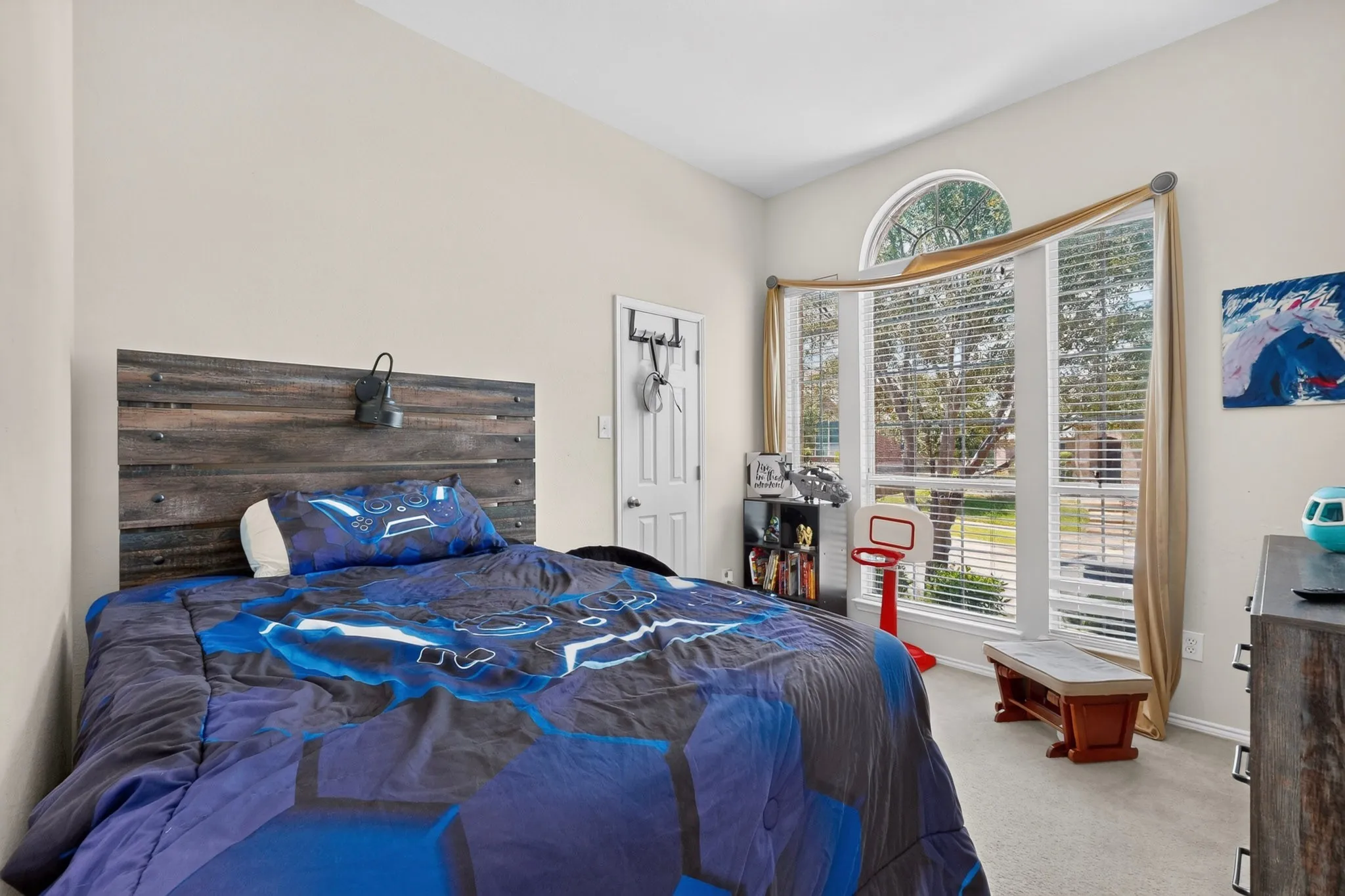 Single Family Residence For Sale in Dallas County , 404 Castle Street, De Soto, Texas 75115, 3 Bedroom, 2 Bathroom, 2 Garage spaces, 1,897 Sqft, built in 2008, mls#21317257, Real Estate Agent in De Soto, Homes For Sale in Dallas county, Homes For Sale in De Soto, Realtor in De Soto Texas, Real Estate Brokerage Independent Realty Texas, Luminita Cordes Realtor