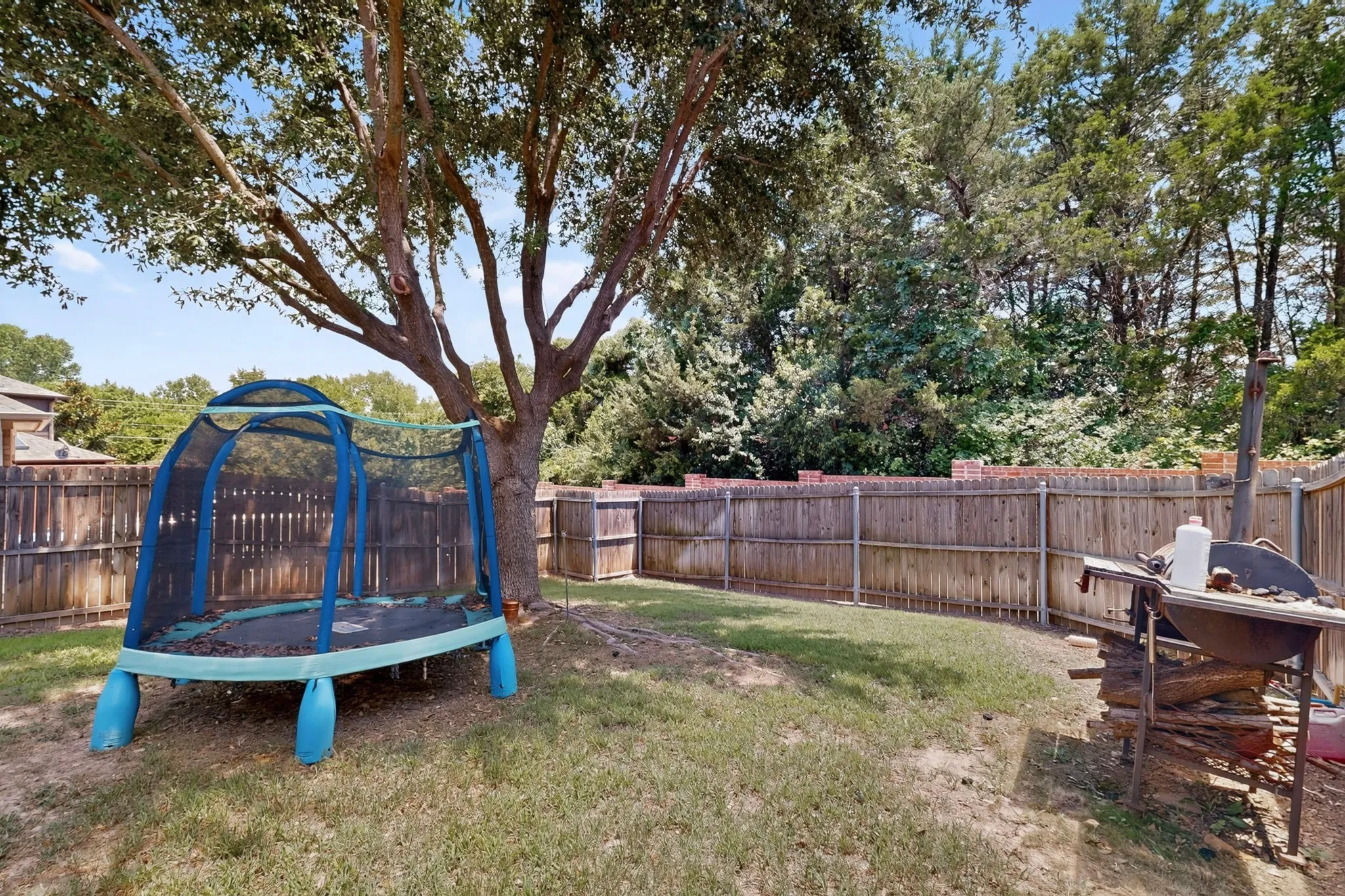 Single Family Residence For Sale in Dallas County , 404 Castle Street, De Soto, Texas 75115, 3 Bedroom, 2 Bathroom, 2 Garage spaces, 1,897 Sqft, built in 2008, mls#21317257, Real Estate Agent in De Soto, Homes For Sale in Dallas county, Homes For Sale in De Soto, Realtor in De Soto Texas, Real Estate Brokerage Independent Realty Texas, Luminita Cordes Realtor