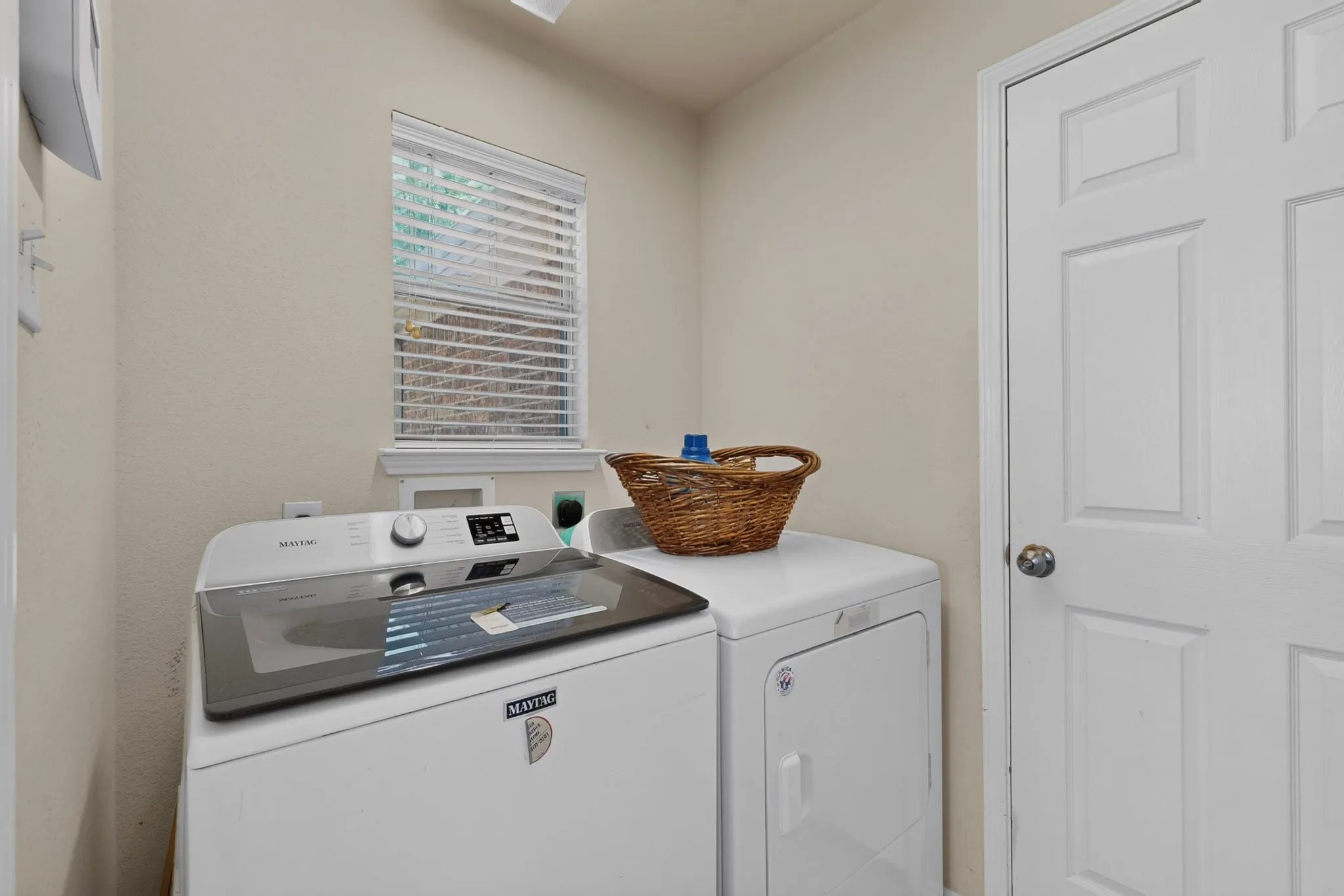 Single Family Residence For Sale in Dallas County , 404 Castle Street, De Soto, Texas 75115, 3 Bedroom, 2 Bathroom, 2 Garage spaces, 1,897 Sqft, built in 2008, mls#21317257, Real Estate Agent in De Soto, Homes For Sale in Dallas county, Homes For Sale in De Soto, Realtor in De Soto Texas, Real Estate Brokerage Independent Realty Texas, Luminita Cordes Realtor