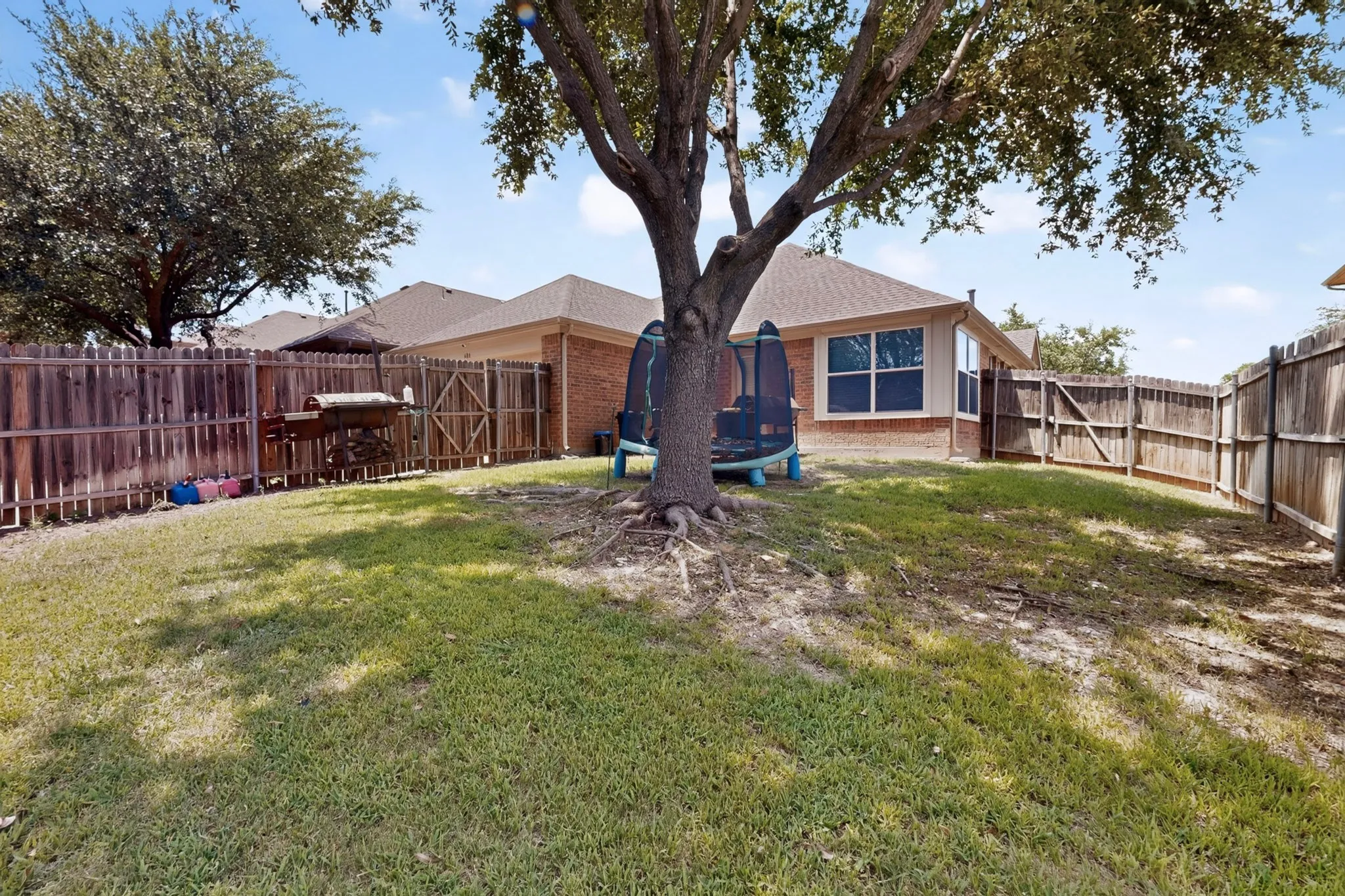 Single Family Residence For Sale in Dallas County , 404 Castle Street, De Soto, Texas 75115, 3 Bedroom, 2 Bathroom, 2 Garage spaces, 1,897 Sqft, built in 2008, mls#21317257, Real Estate Agent in De Soto, Homes For Sale in Dallas county, Homes For Sale in De Soto, Realtor in De Soto Texas, Real Estate Brokerage Independent Realty Texas, Luminita Cordes Realtor