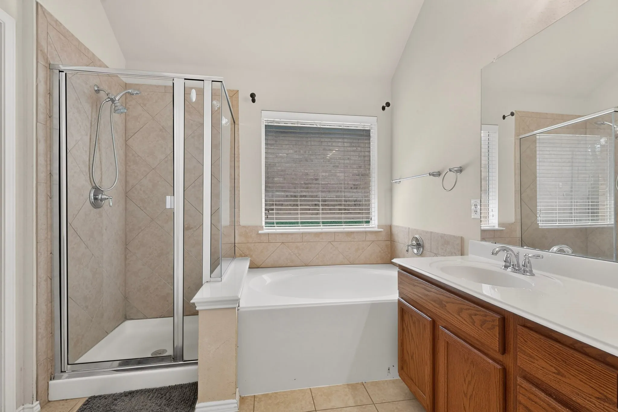 Single Family Residence For Sale in Dallas County , 404 Castle Street, De Soto, Texas 75115, 3 Bedroom, 2 Bathroom, 2 Garage spaces, 1,897 Sqft, built in 2008, mls#21317257, Real Estate Agent in De Soto, Homes For Sale in Dallas county, Homes For Sale in De Soto, Realtor in De Soto Texas, Real Estate Brokerage Independent Realty Texas, Luminita Cordes Realtor