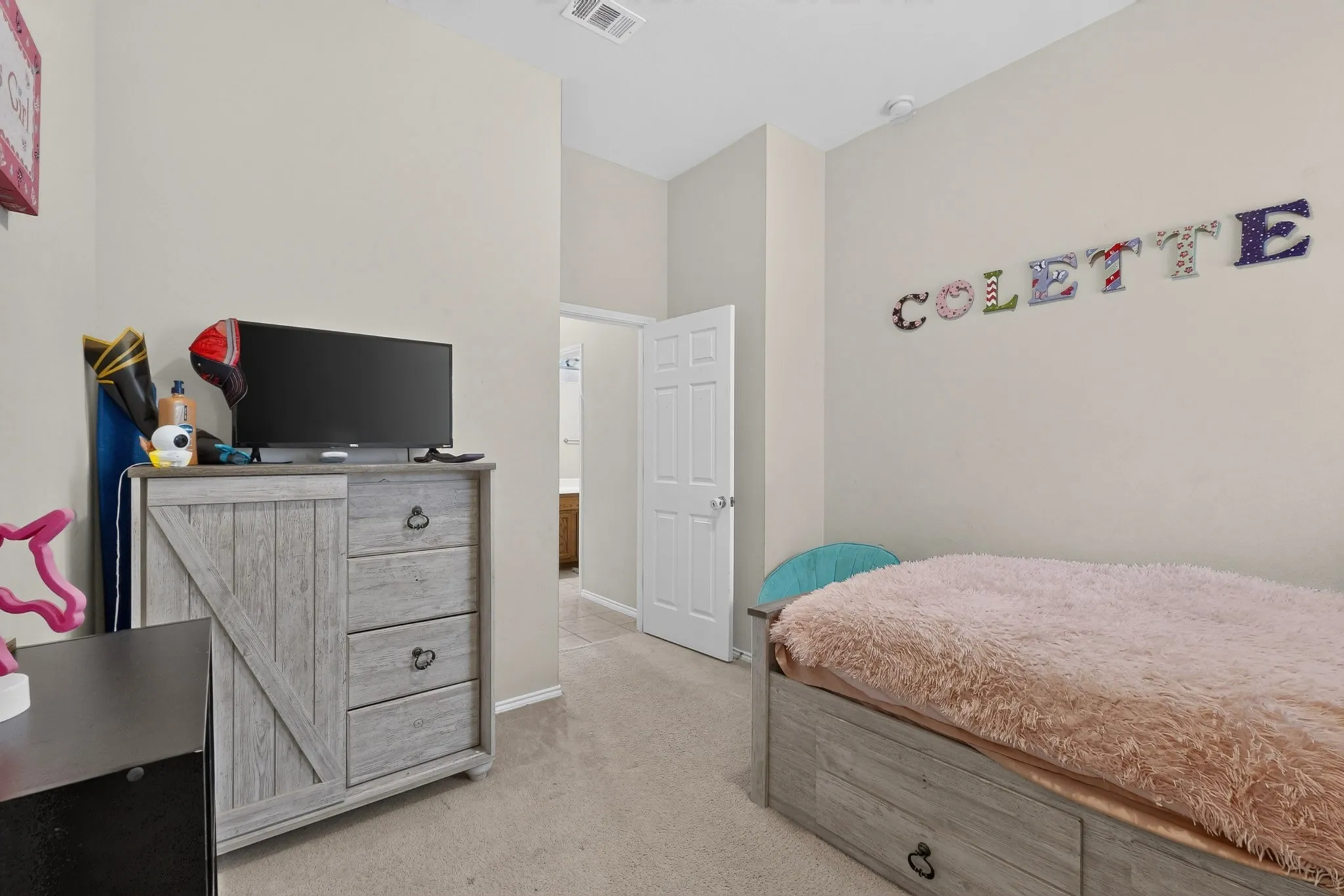 Single Family Residence For Sale in Dallas County , 404 Castle Street, De Soto, Texas 75115, 3 Bedroom, 2 Bathroom, 2 Garage spaces, 1,897 Sqft, built in 2008, mls#21317257, Real Estate Agent in De Soto, Homes For Sale in Dallas county, Homes For Sale in De Soto, Realtor in De Soto Texas, Real Estate Brokerage Independent Realty Texas, Luminita Cordes Realtor