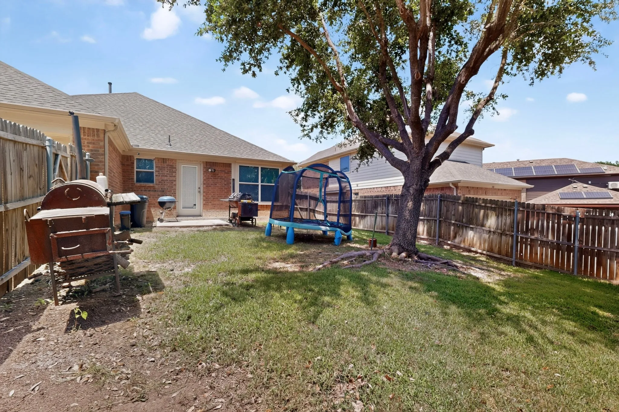Single Family Residence For Sale in Dallas County , 404 Castle Street, De Soto, Texas 75115, 3 Bedroom, 2 Bathroom, 2 Garage spaces, 1,897 Sqft, built in 2008, mls#21317257, Real Estate Agent in De Soto, Homes For Sale in Dallas county, Homes For Sale in De Soto, Realtor in De Soto Texas, Real Estate Brokerage Independent Realty Texas, Luminita Cordes Realtor