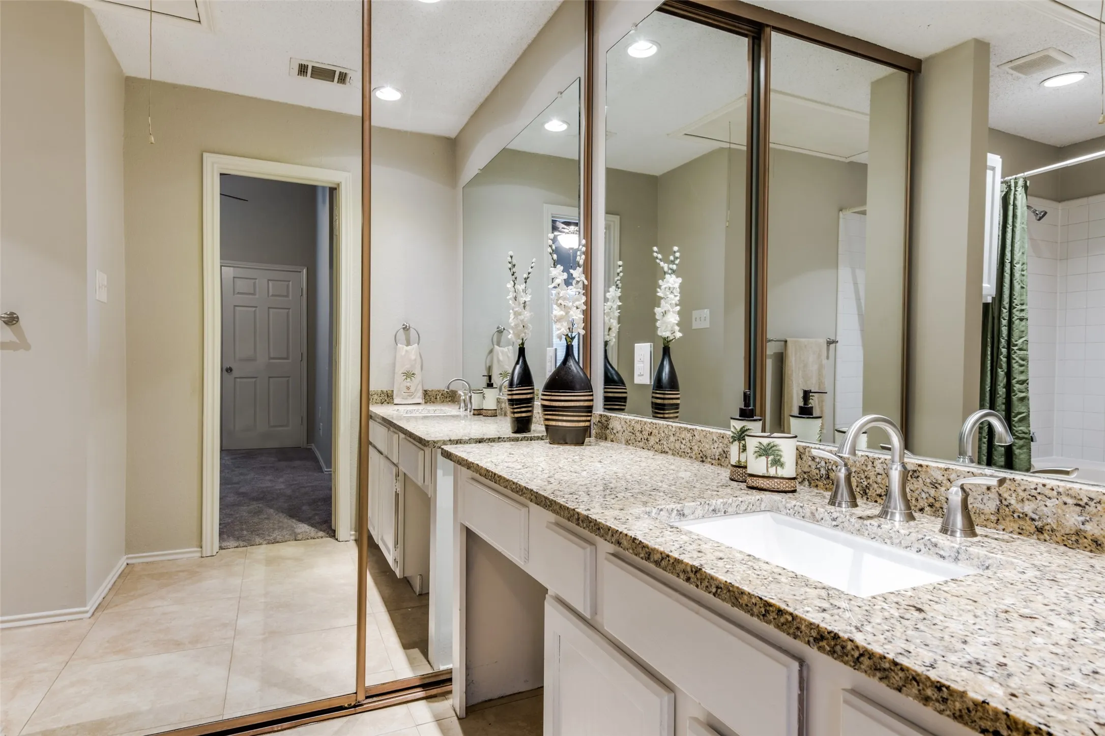Single Family Residence For Rent in Denton County , 1461 Javelin Way, Lewisville, Texas 75077, 3 Bedroom, 2 Bathroom, Garage spaces, 1,375 Sqft, built in 1986, mls#21323152, Real Estate Agent in Lewisville, Homes For Rent in Denton county, Homes For Rent in Lewisville, Realtor in Lewisville Texas, Real Estate Brokerage Independent Realty Texas, Luminita Cordes Realtor
