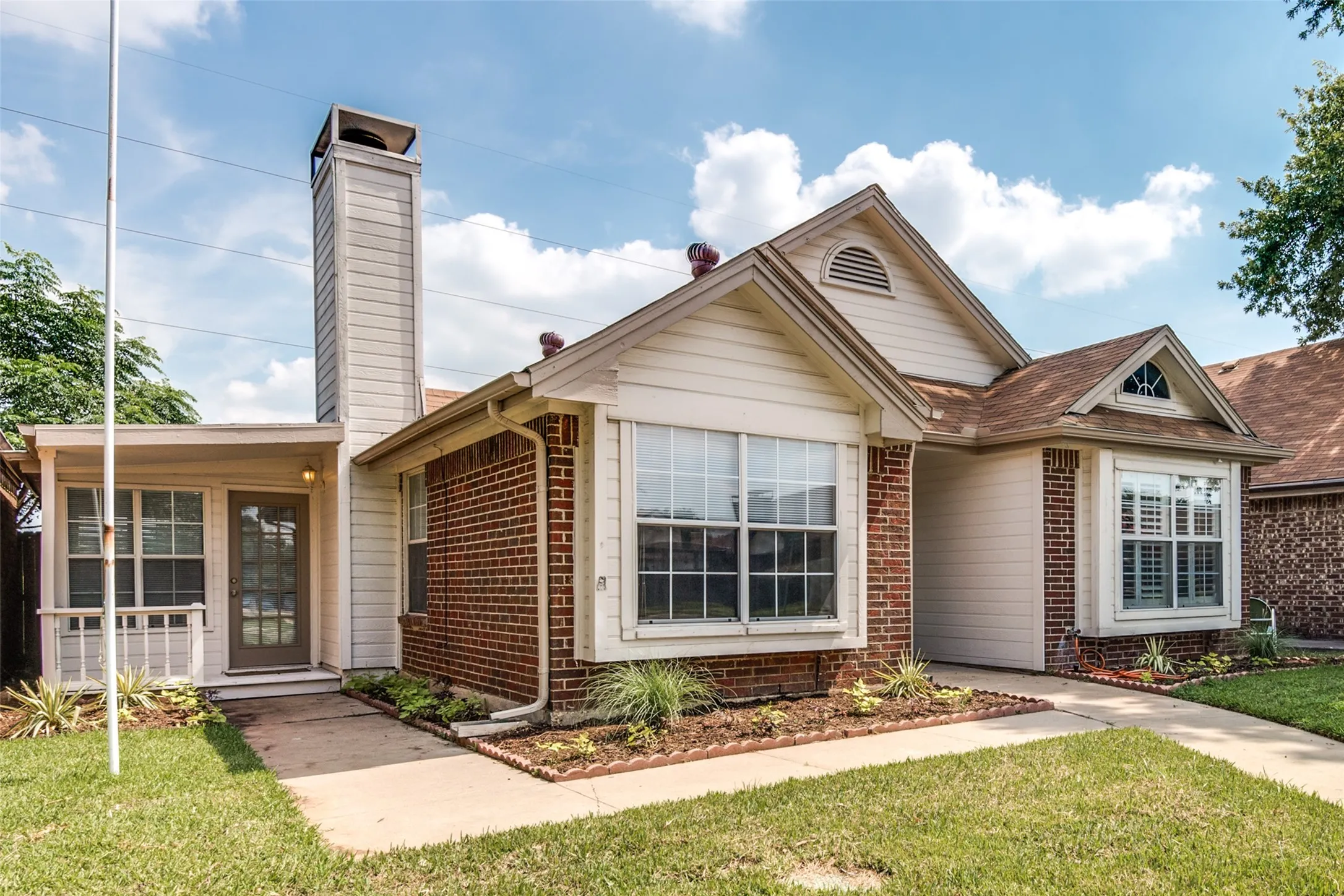 Single Family Residence For Rent in Denton County , 1461 Javelin Way, Lewisville, Texas 75077, 3 Bedroom, 2 Bathroom, Garage spaces, 1,375 Sqft, built in 1986, mls#21323152, Real Estate Agent in Lewisville, Homes For Rent in Denton county, Homes For Rent in Lewisville, Realtor in Lewisville Texas, Real Estate Brokerage Independent Realty Texas, Luminita Cordes Realtor