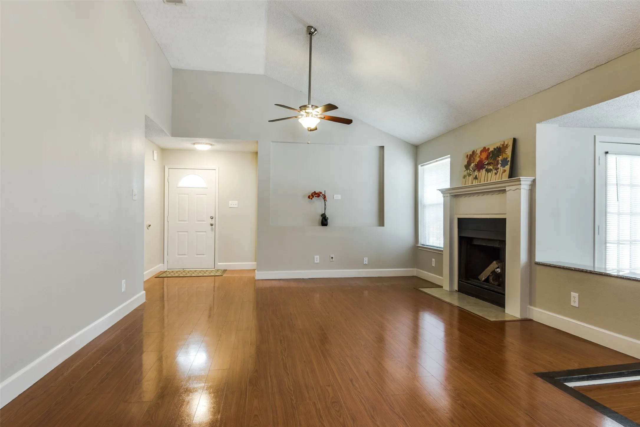 Single Family Residence For Rent in Denton County , 1461 Javelin Way, Lewisville, Texas 75077, 3 Bedroom, 2 Bathroom, Garage spaces, 1,375 Sqft, built in 1986, mls#21323152, Real Estate Agent in Lewisville, Homes For Rent in Denton county, Homes For Rent in Lewisville, Realtor in Lewisville Texas, Real Estate Brokerage Independent Realty Texas, Luminita Cordes Realtor