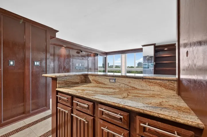 Condominium For Sale in Dallas County , 3883 Turtle Creek Boulevard 1005, Dallas, Texas 75219, 1 Bedroom, 1 Bathroom, 1 Garage spaces, 667 Sqft, built in 1963, mls#21317917, Real Estate Agent in Dallas, Homes For Sale in Dallas county, Homes For Sale in Dallas, Realtor in Dallas Texas, Real Estate Brokerage Independent Realty Texas, Luminita Cordes Realtor