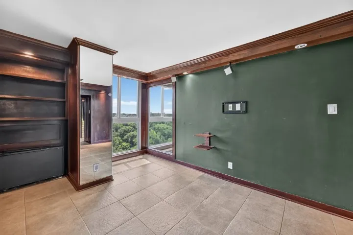 Condominium For Sale in Dallas County , 3883 Turtle Creek Boulevard 1005, Dallas, Texas 75219, 1 Bedroom, 1 Bathroom, 1 Garage spaces, 667 Sqft, built in 1963, mls#21317917, Real Estate Agent in Dallas, Homes For Sale in Dallas county, Homes For Sale in Dallas, Realtor in Dallas Texas, Real Estate Brokerage Independent Realty Texas, Luminita Cordes Realtor