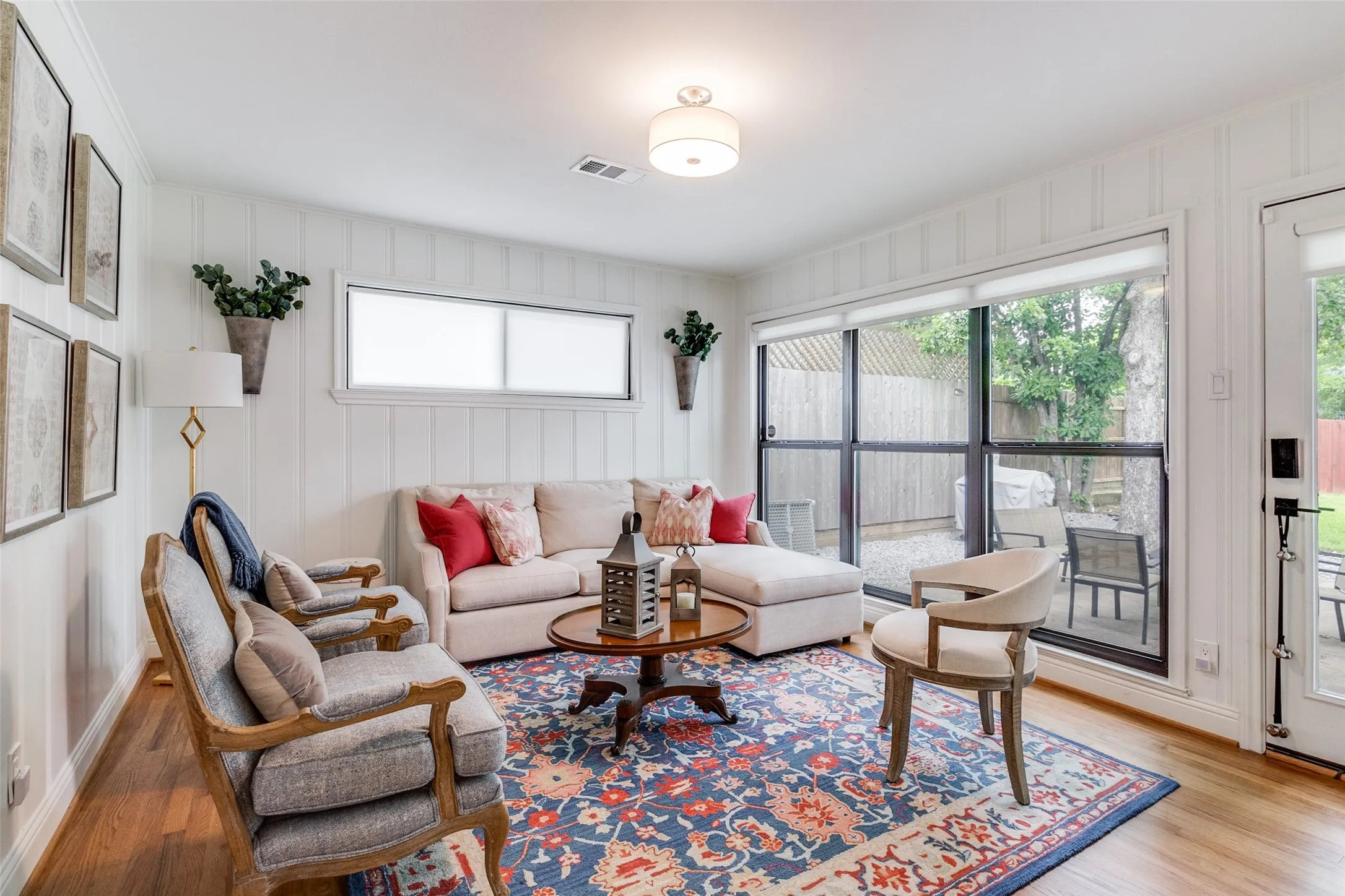 Single Family Residence For Rent in Dallas County , 876 Berkinshire Drive, Dallas, Texas 75218, 3 Bedroom, 2 Bathroom, 2 Garage spaces, 1,654 Sqft, built in 1955, mls#21321666, Real Estate Agent in Dallas, Homes For Rent in Dallas county, Homes For Rent in Dallas, Realtor in Dallas Texas, Real Estate Brokerage Independent Realty Texas, Luminita Cordes Realtor