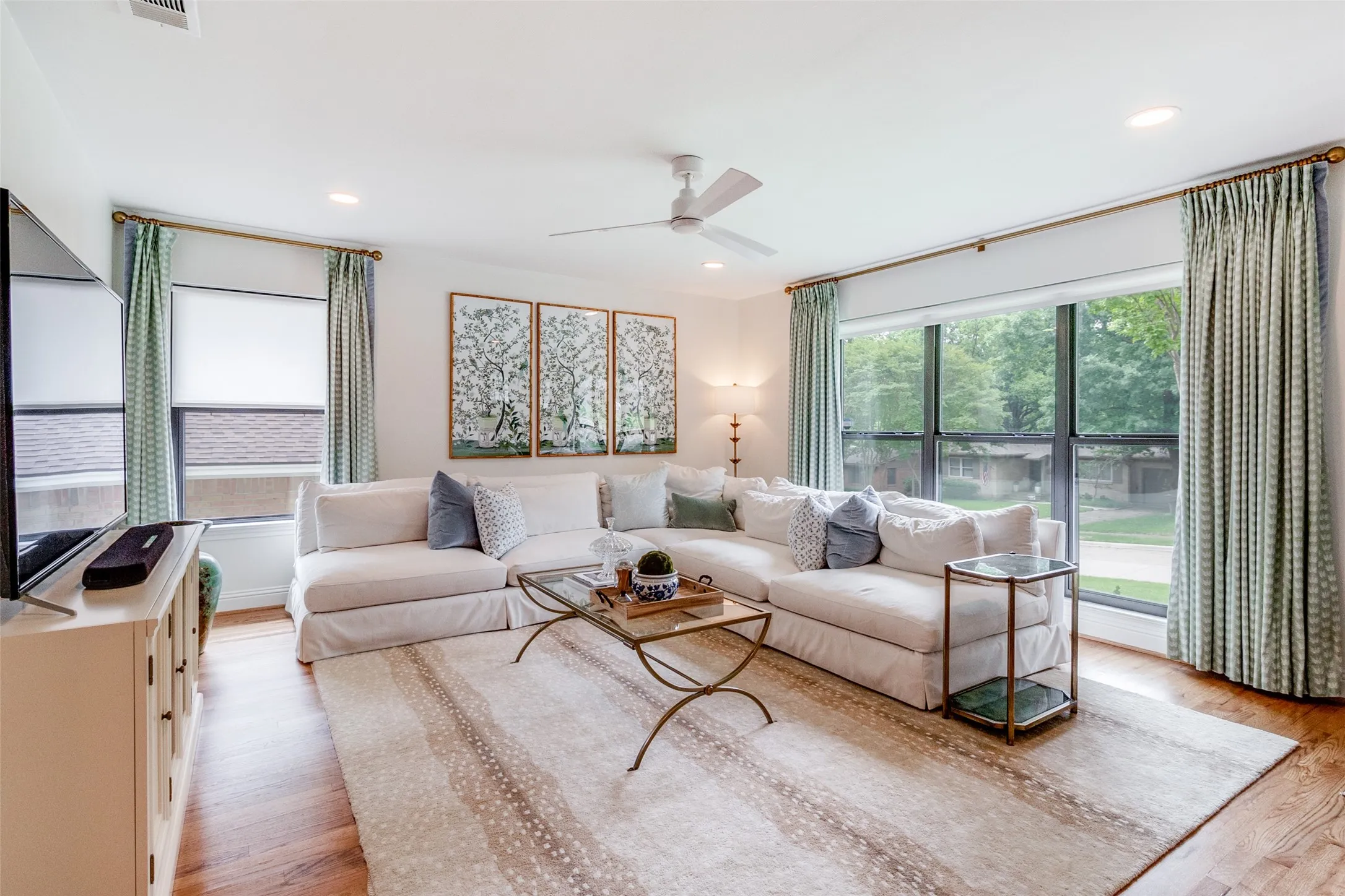 Single Family Residence For Rent in Dallas County , 876 Berkinshire Drive, Dallas, Texas 75218, 3 Bedroom, 2 Bathroom, 2 Garage spaces, 1,654 Sqft, built in 1955, mls#21321666, Real Estate Agent in Dallas, Homes For Rent in Dallas county, Homes For Rent in Dallas, Realtor in Dallas Texas, Real Estate Brokerage Independent Realty Texas, Luminita Cordes Realtor