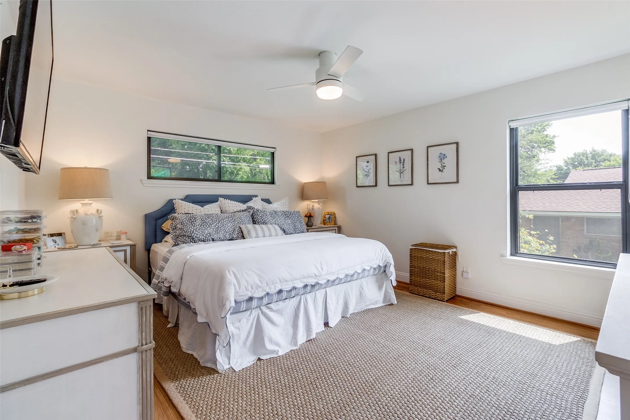 Single Family Residence For Rent in Dallas County , 876 Berkinshire Drive, Dallas, Texas 75218, 3 Bedroom, 2 Bathroom, 2 Garage spaces, 1,654 Sqft, built in 1955, mls#21321666, Real Estate Agent in Dallas, Homes For Rent in Dallas county, Homes For Rent in Dallas, Realtor in Dallas Texas, Real Estate Brokerage Independent Realty Texas, Luminita Cordes Realtor
