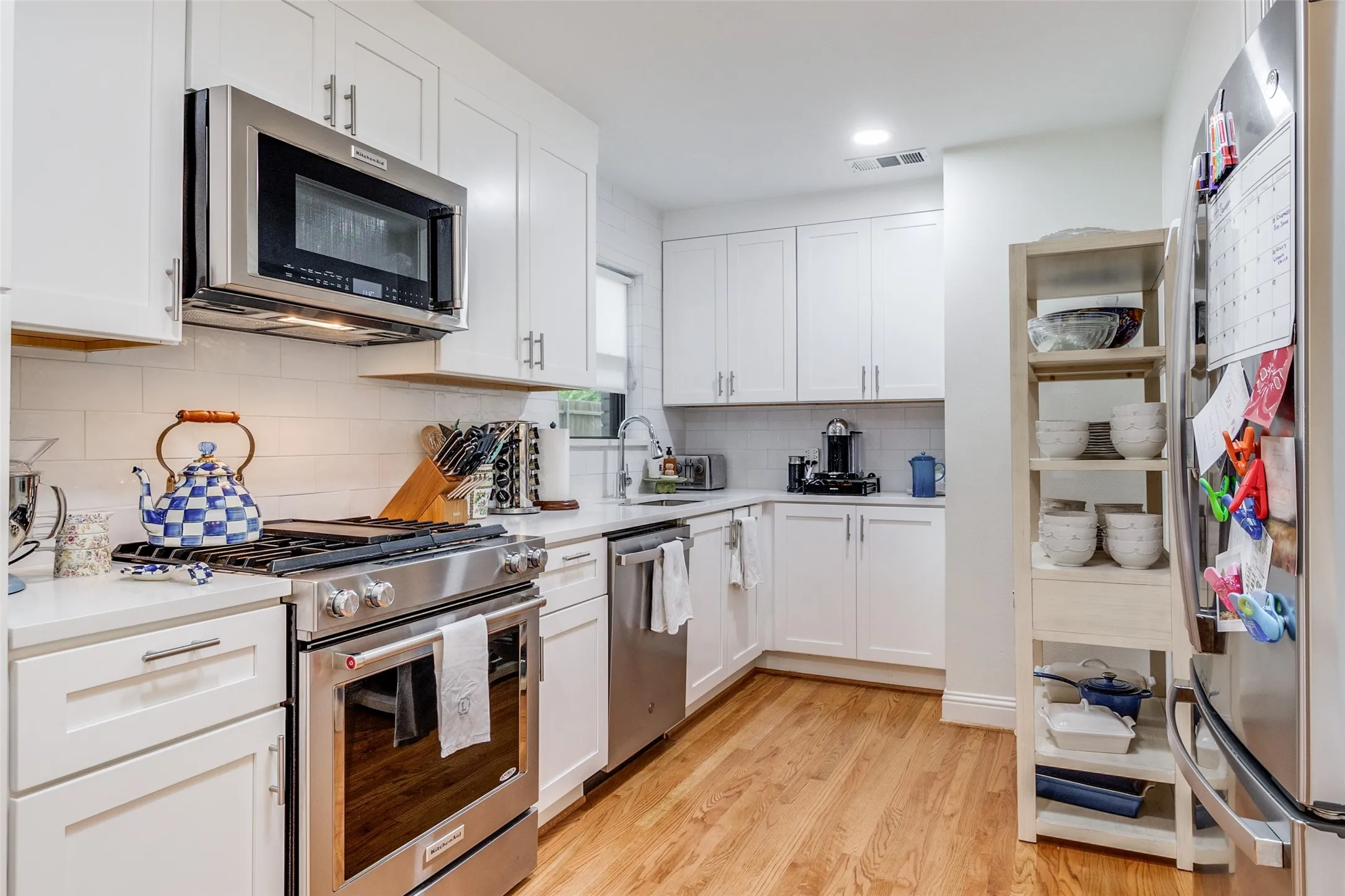 Single Family Residence For Rent in Dallas County , 876 Berkinshire Drive, Dallas, Texas 75218, 3 Bedroom, 2 Bathroom, 2 Garage spaces, 1,654 Sqft, built in 1955, mls#21321666, Real Estate Agent in Dallas, Homes For Rent in Dallas county, Homes For Rent in Dallas, Realtor in Dallas Texas, Real Estate Brokerage Independent Realty Texas, Luminita Cordes Realtor