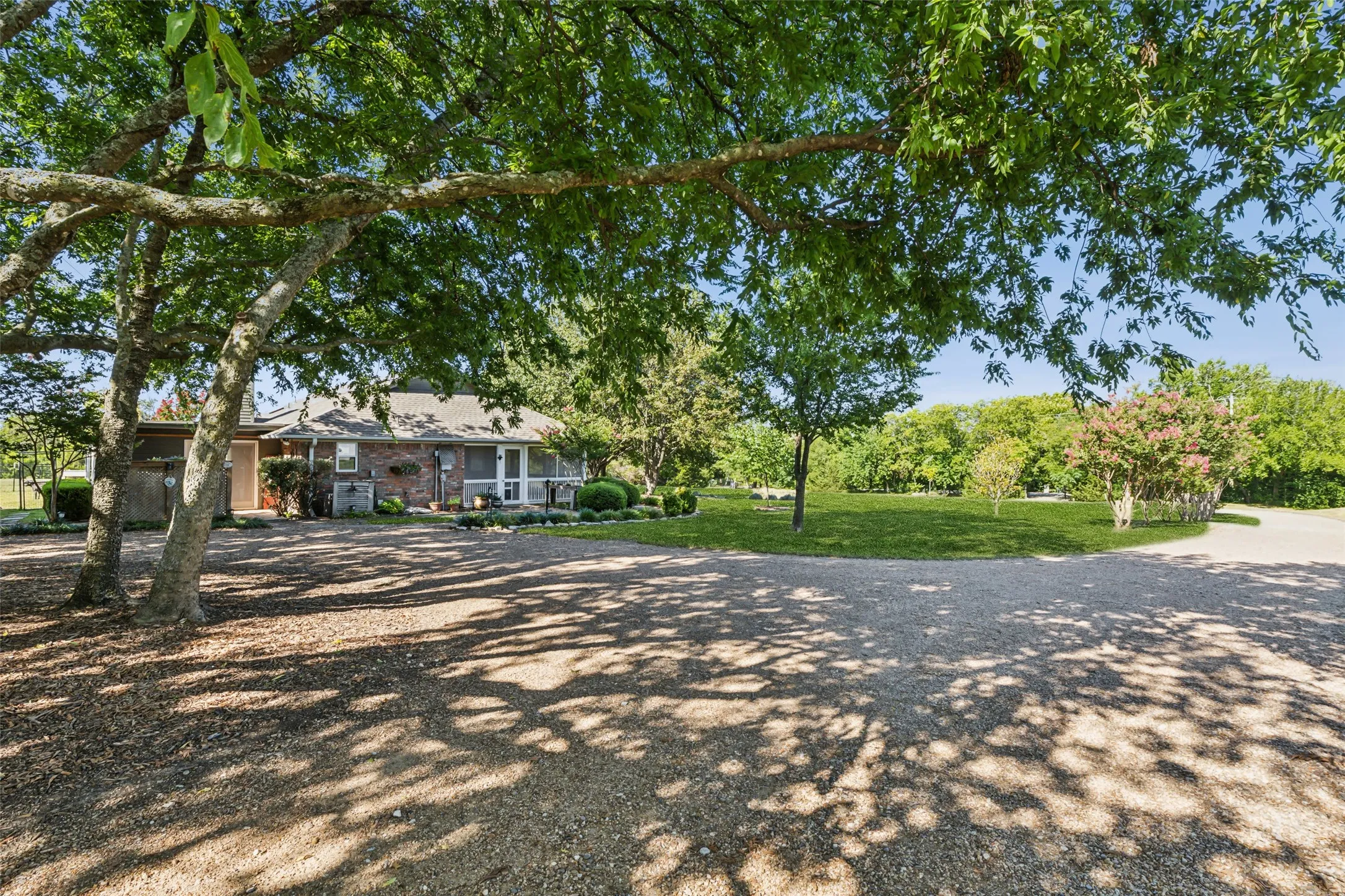 Single Family Residence For Sale in Collin County , 1980 Winningkoff Road, Lucas, Texas 75002, 3 Bedroom, 3 Bathroom, Garage spaces, 1,967 Sqft, built in 1991, mls#21323081, Real Estate Agent in Lucas, Homes For Sale in Collin county, Homes For Sale in Lucas, Realtor in Lucas Texas, Real Estate Brokerage Independent Realty Texas, Luminita Cordes Realtor